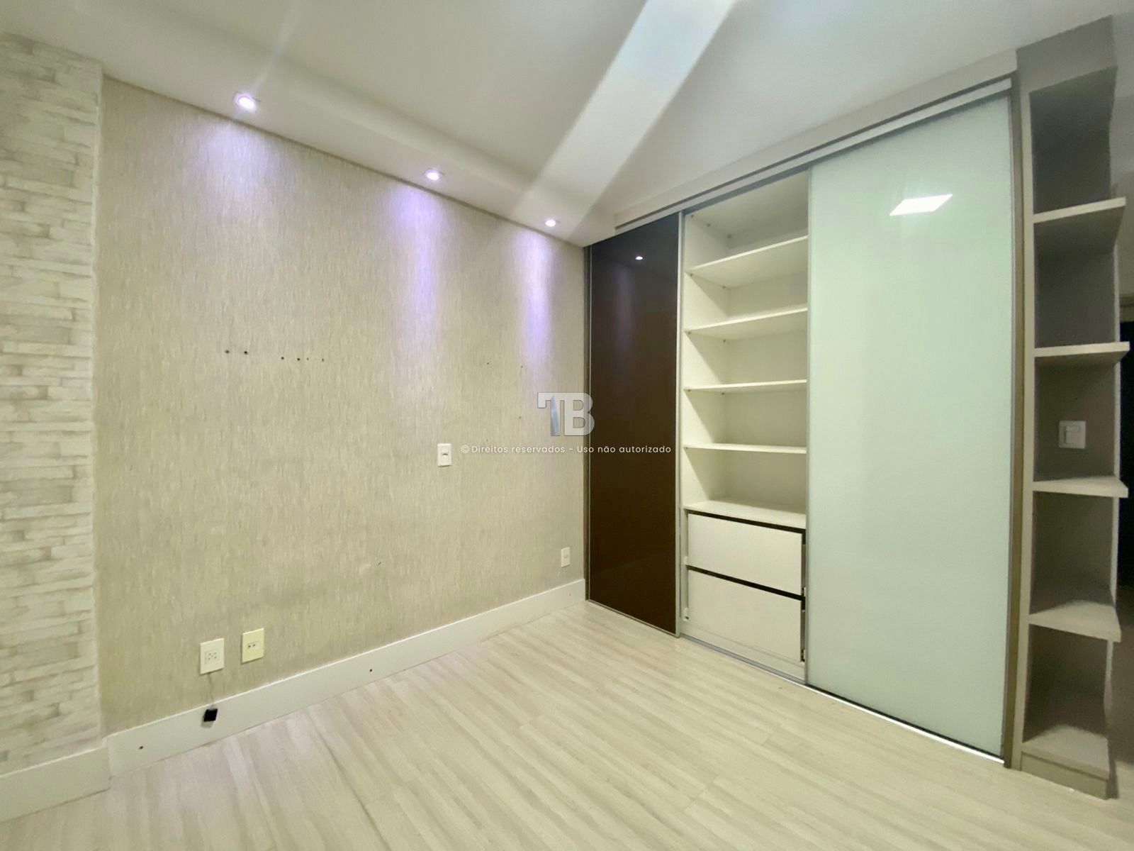 Apartamento mobiliado com 2 suítes