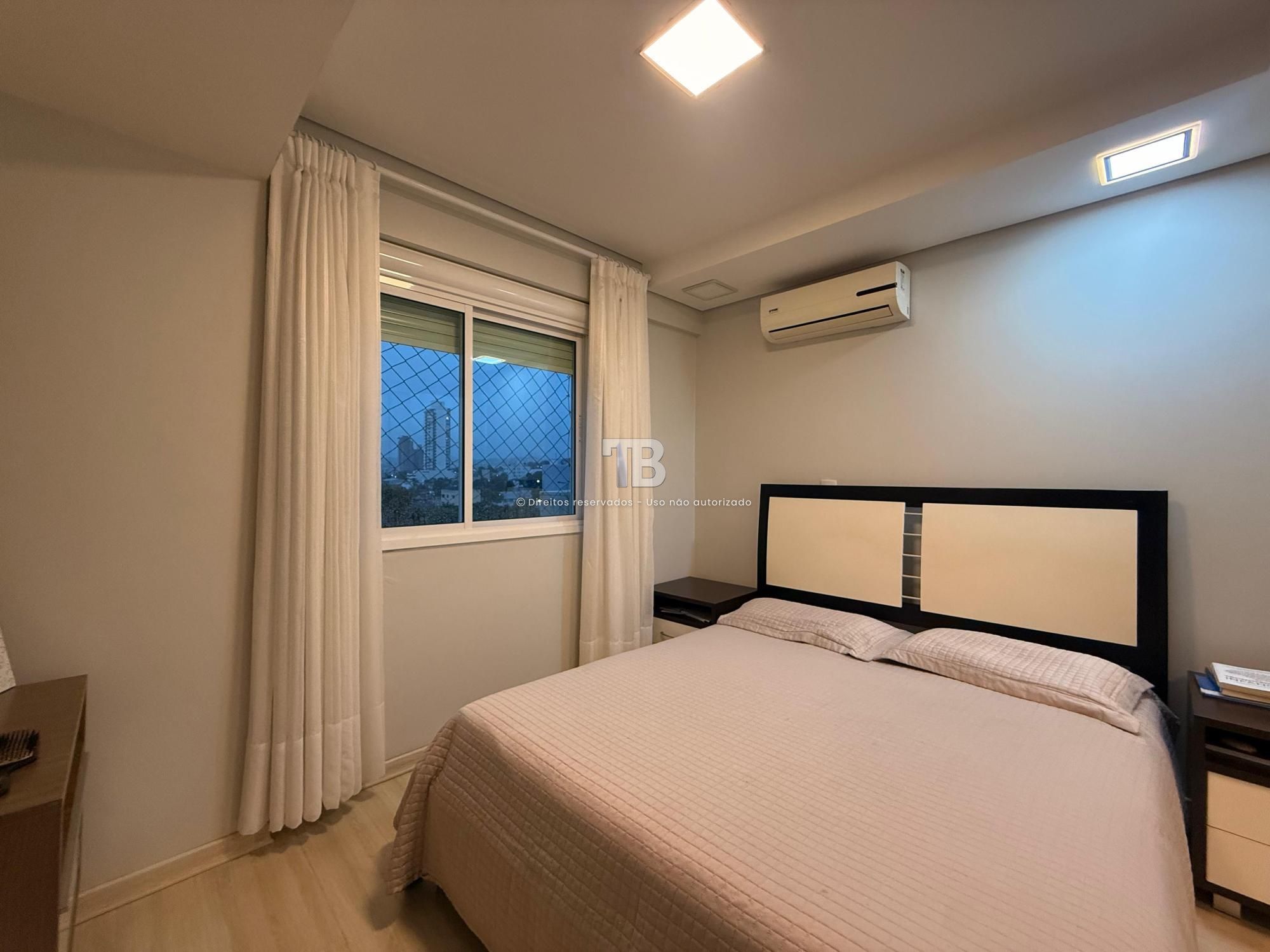 Apartamento Semimobiliado com 3 dormitórios