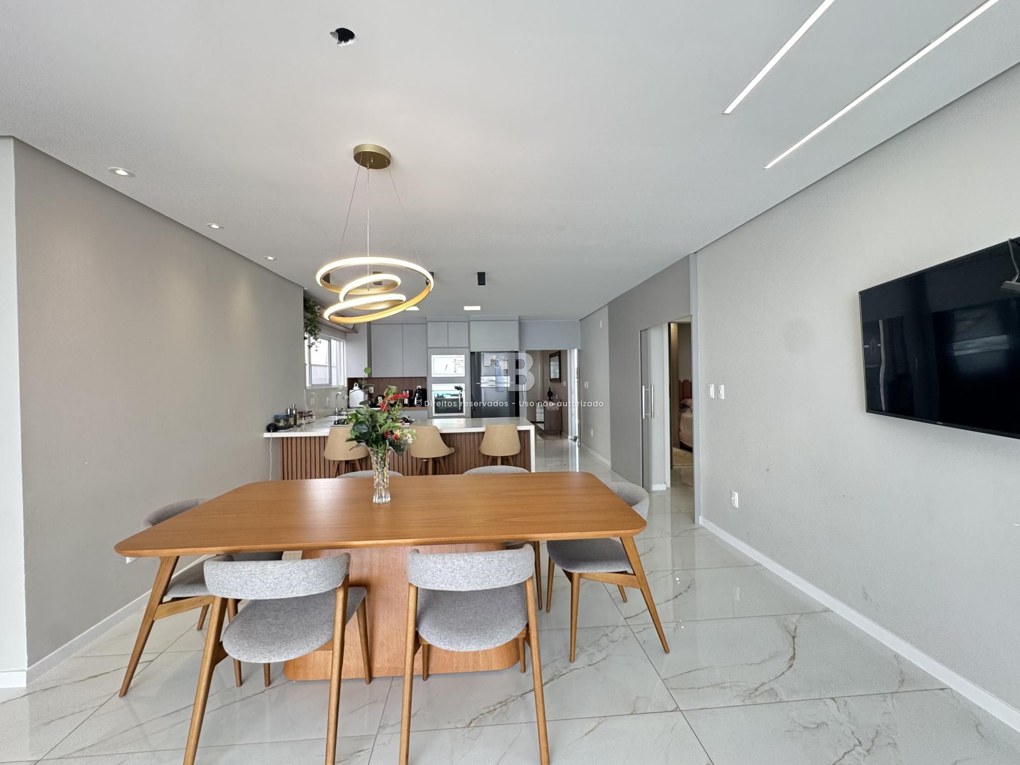 3781 – Casa semimobiliada no Paraíso com piscina, 2 suítes e closet