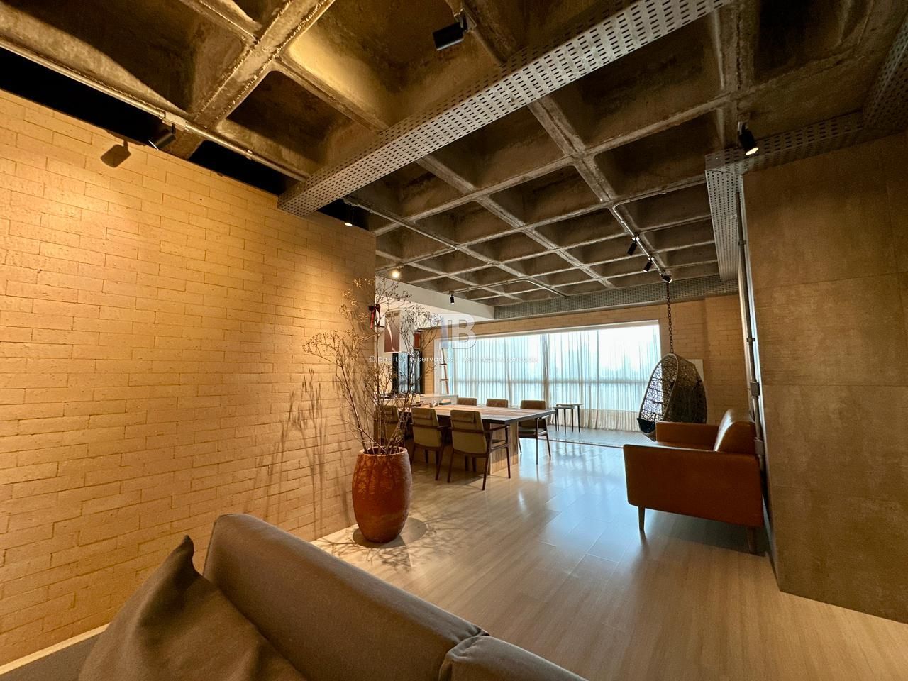 Apartamento Semimobiliado à Venda