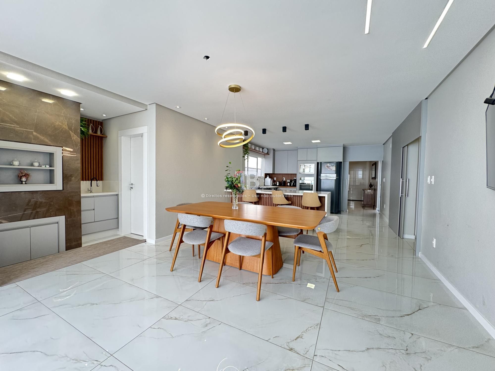 3781 – Casa semimobiliada no Paraíso com piscina, 2 suítes e closet