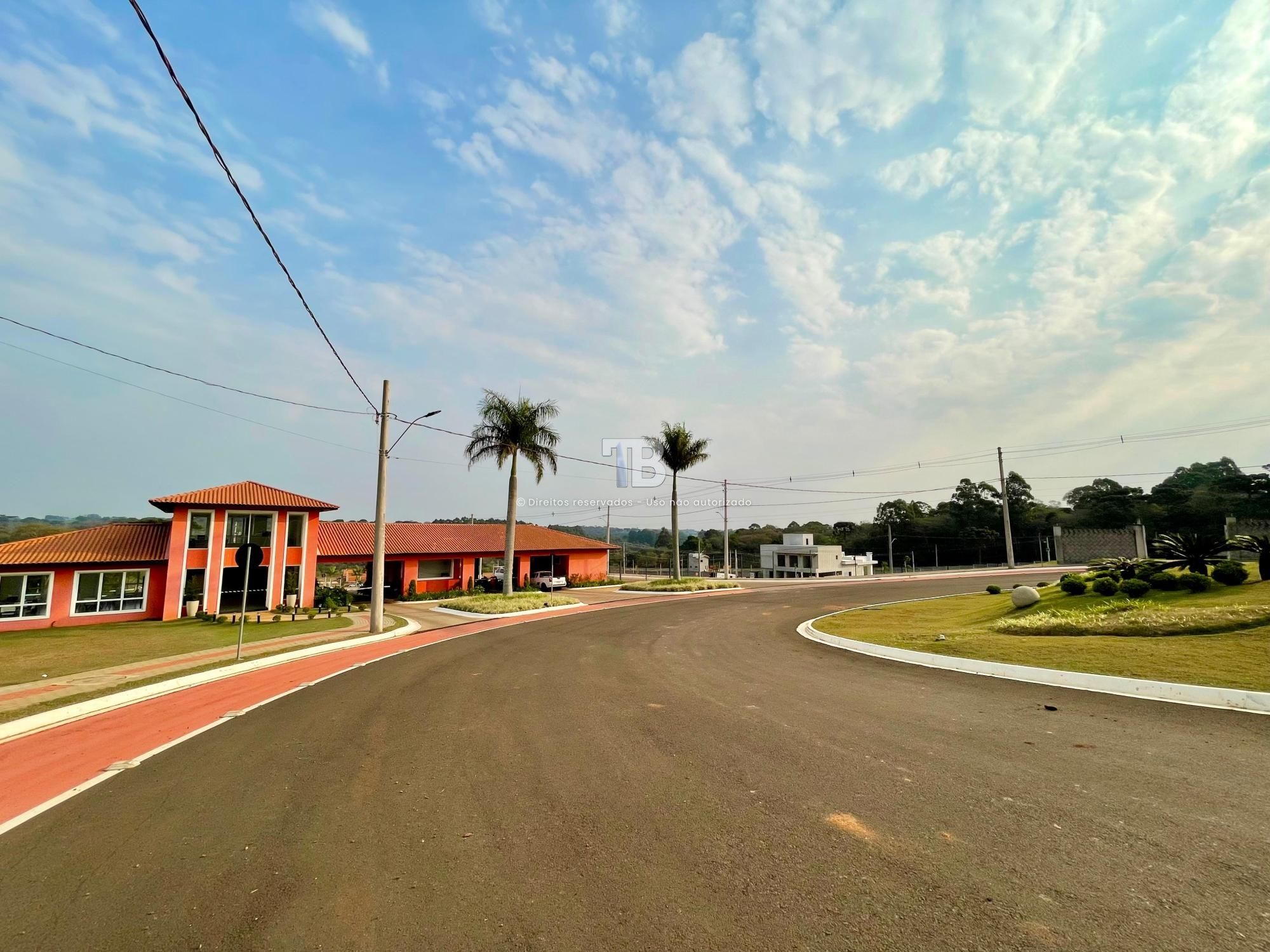 Terreno à Venda em Condomínio Fechado