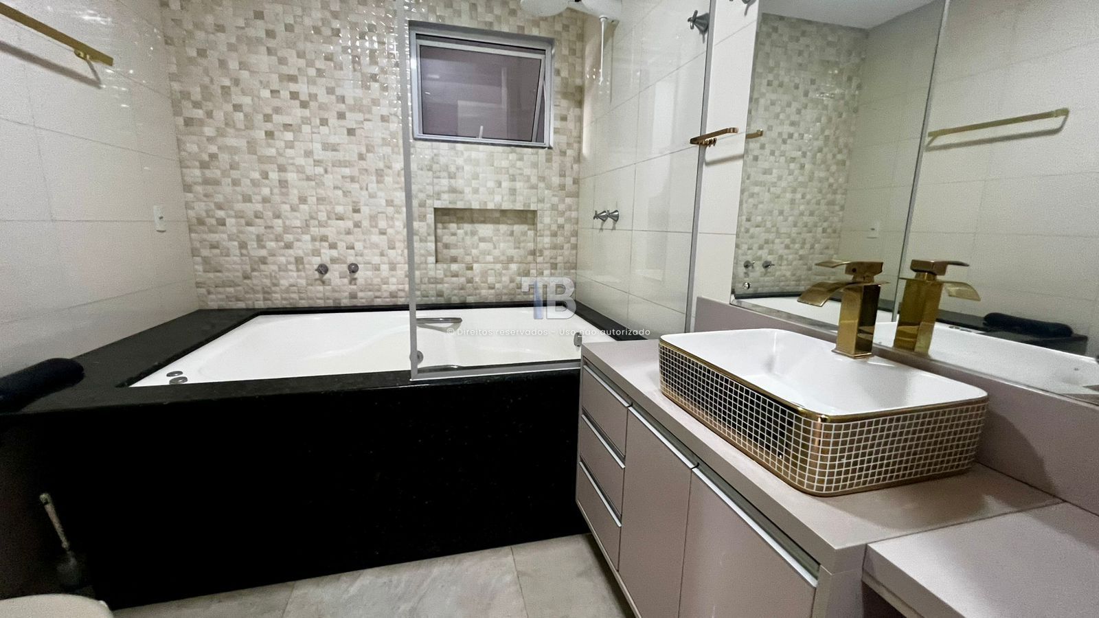 Casa em Condomínio Fechado Semimobiliada