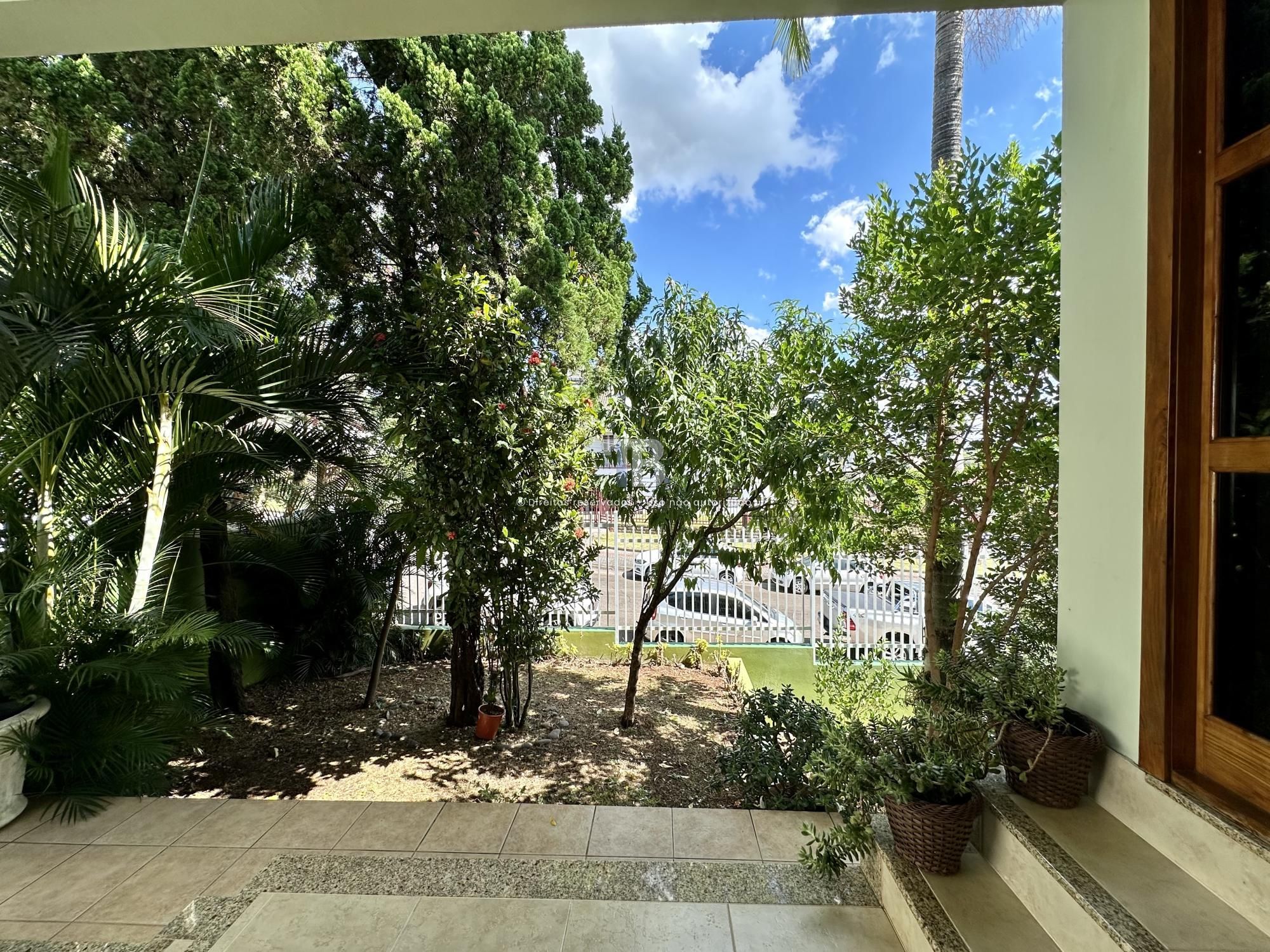 Casa com 4 Quartos - Jardim Itália