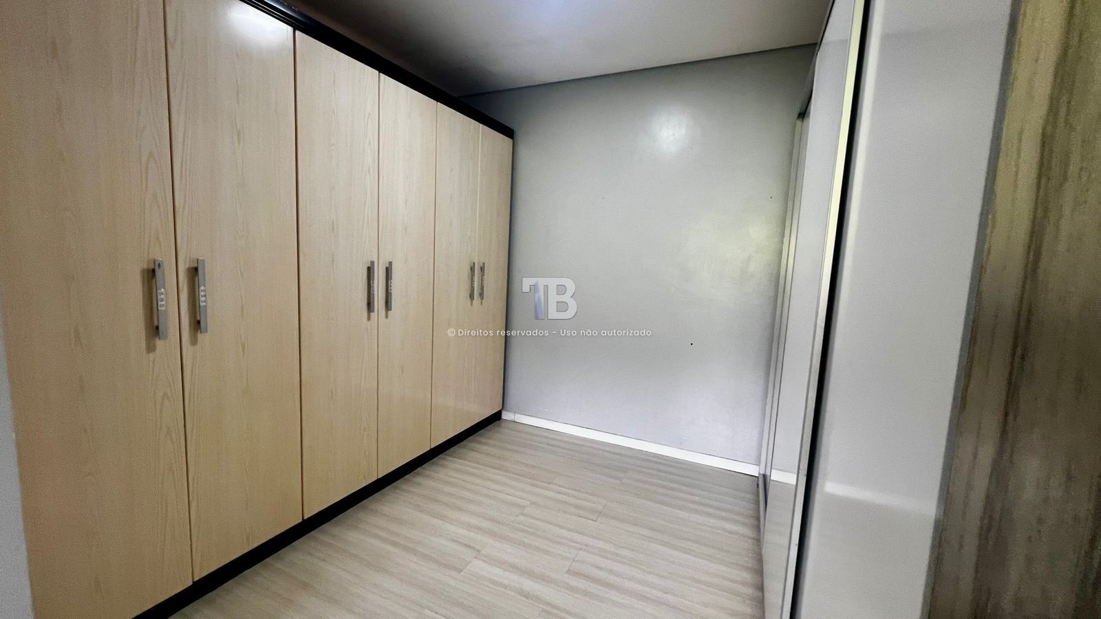 Casa em Condomínio Fechado Semimobiliada