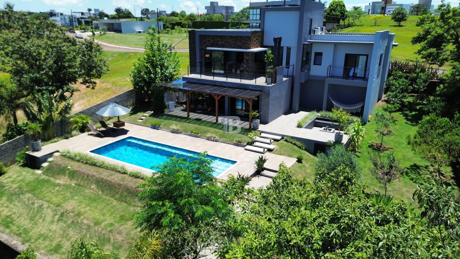 Casa Mobiliada em Condomínio Fechado