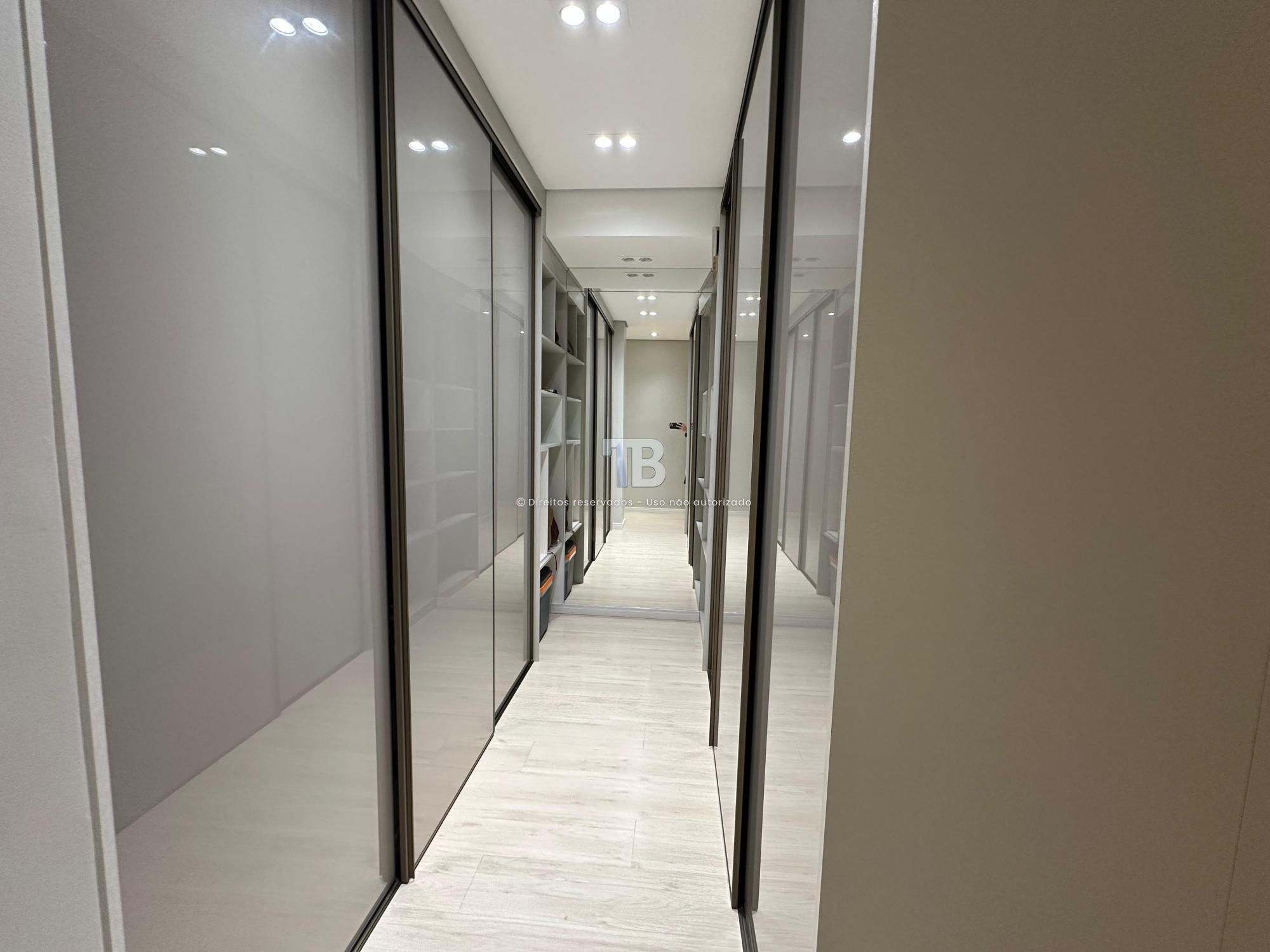 Apartamento três suítes