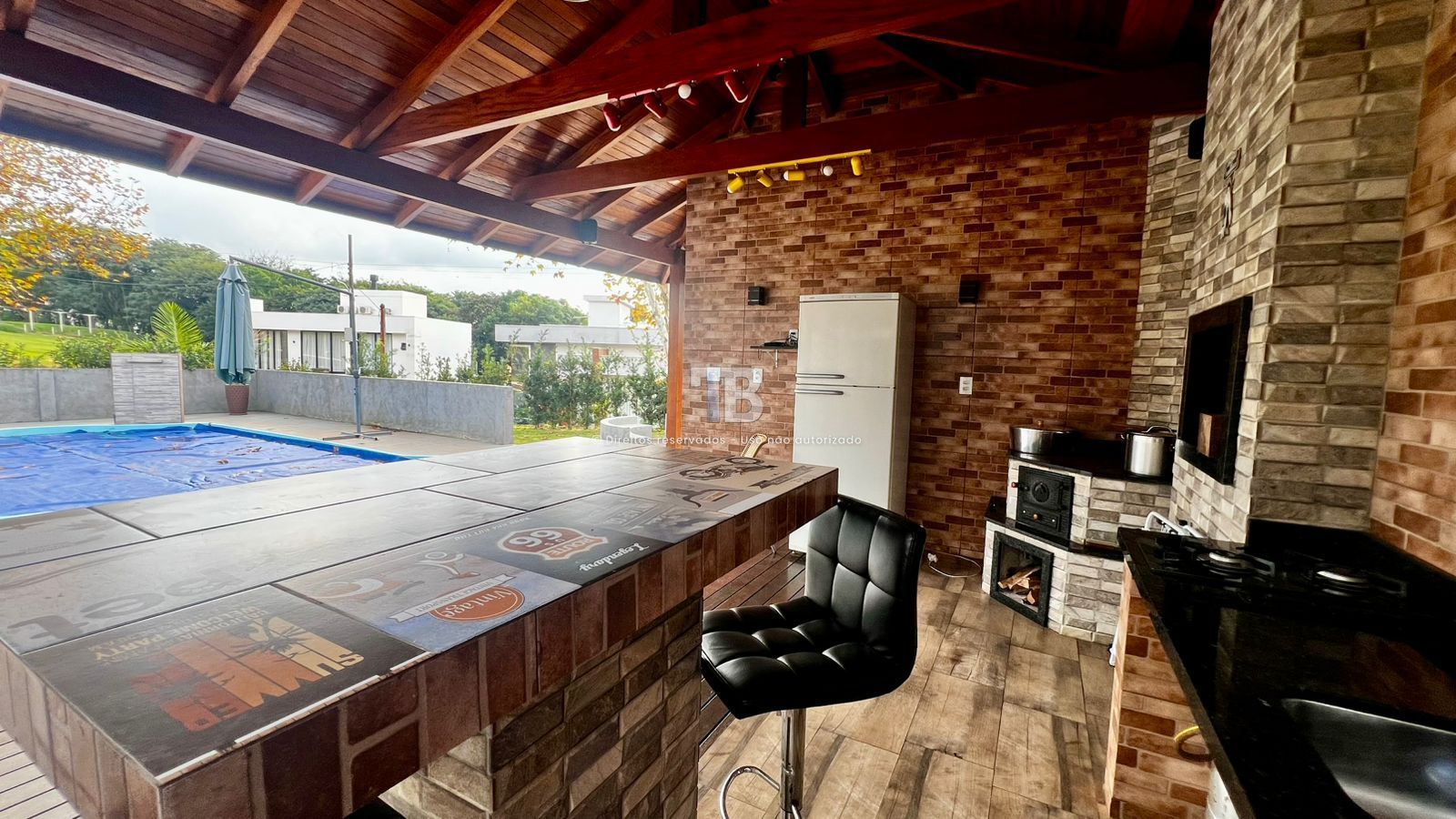 Casa em Condomínio Fechado Semimobiliada