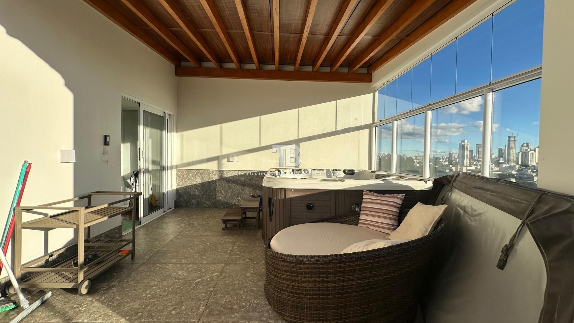 Casa de Alto Padrão Semimobiliada