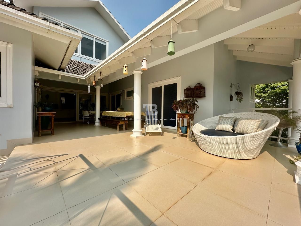 Casa Semimobiliada com 3 Suítes