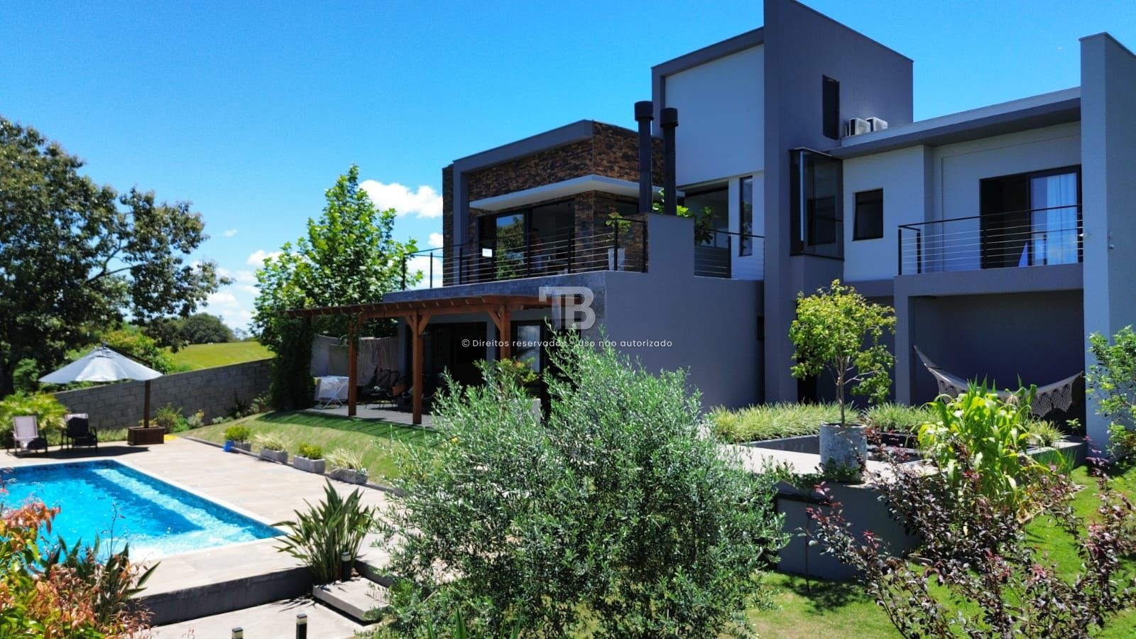 Casa Mobiliada em Condomínio Fechado