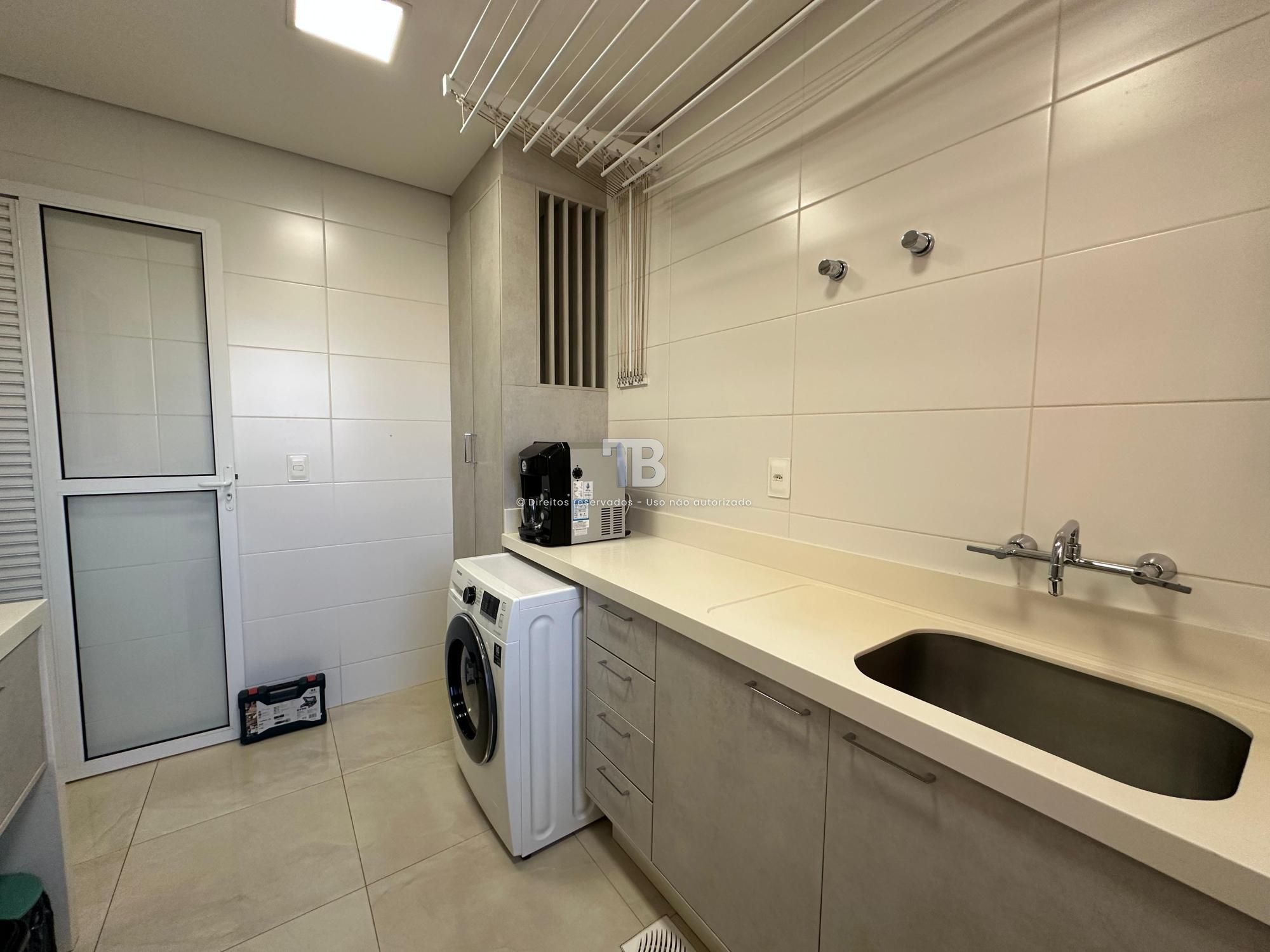 Apartamento três suítes
