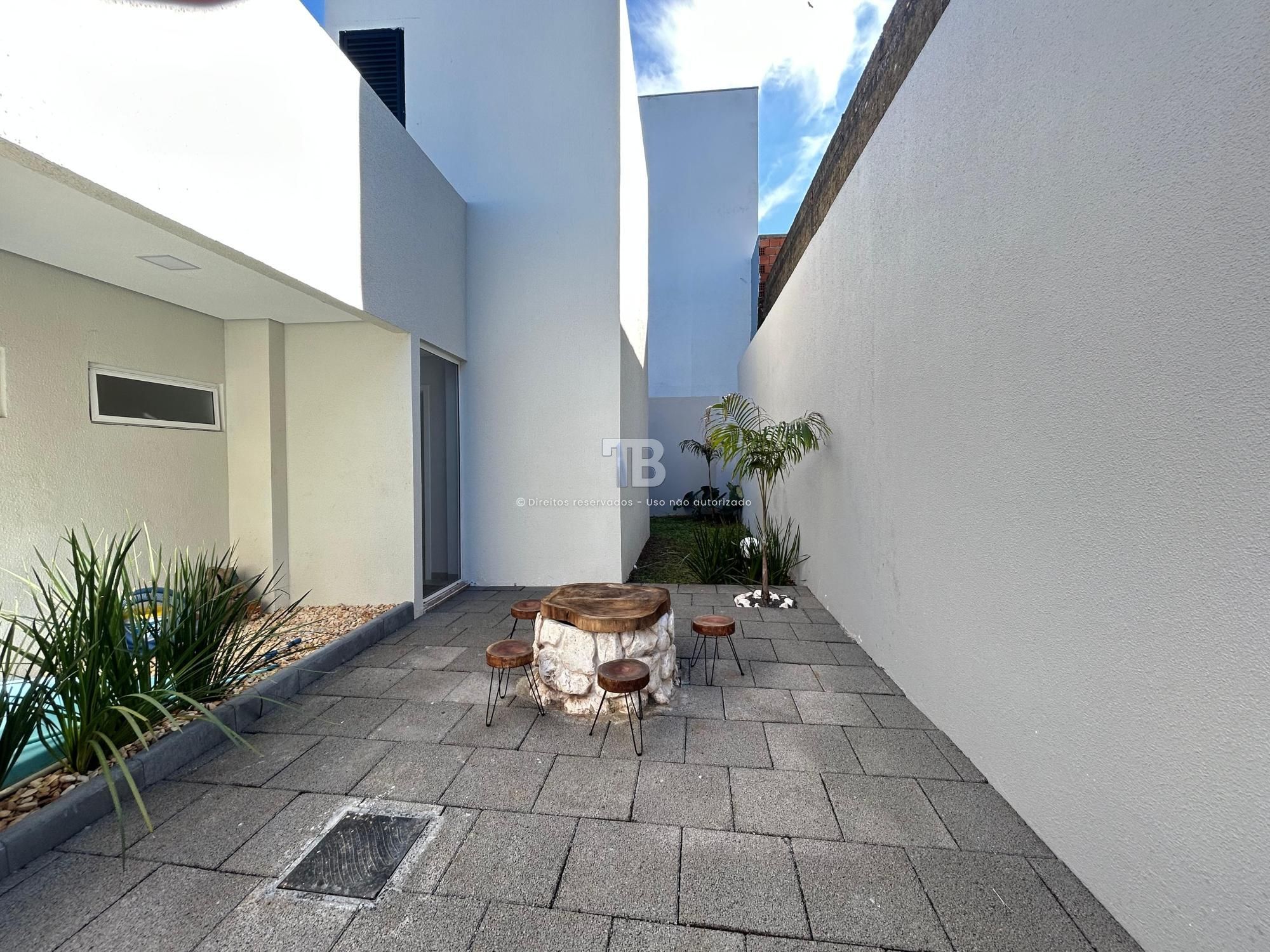 Casa Nova à venda com piscina