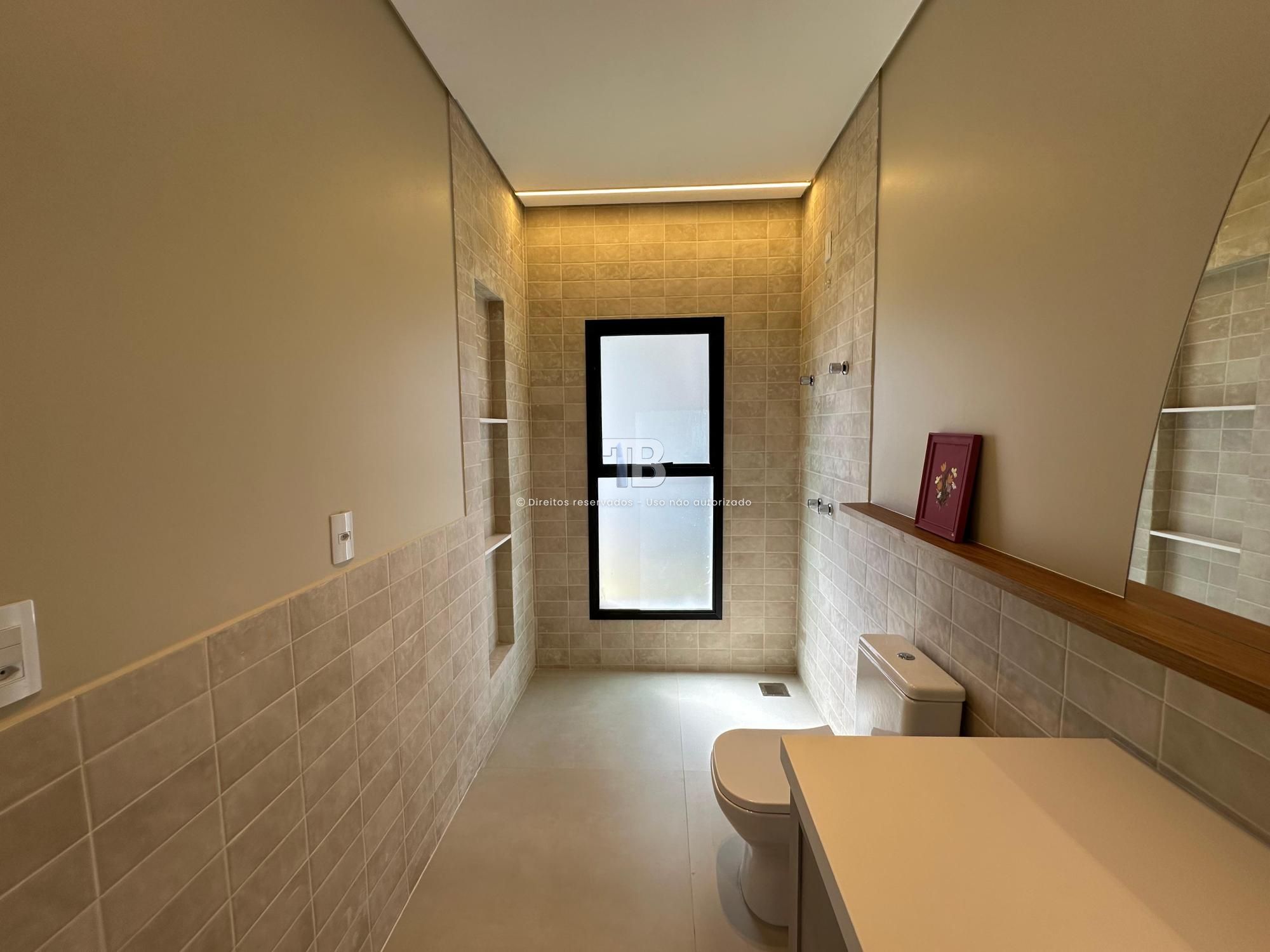 Casa Semimobiliada em Condomínio Fechado