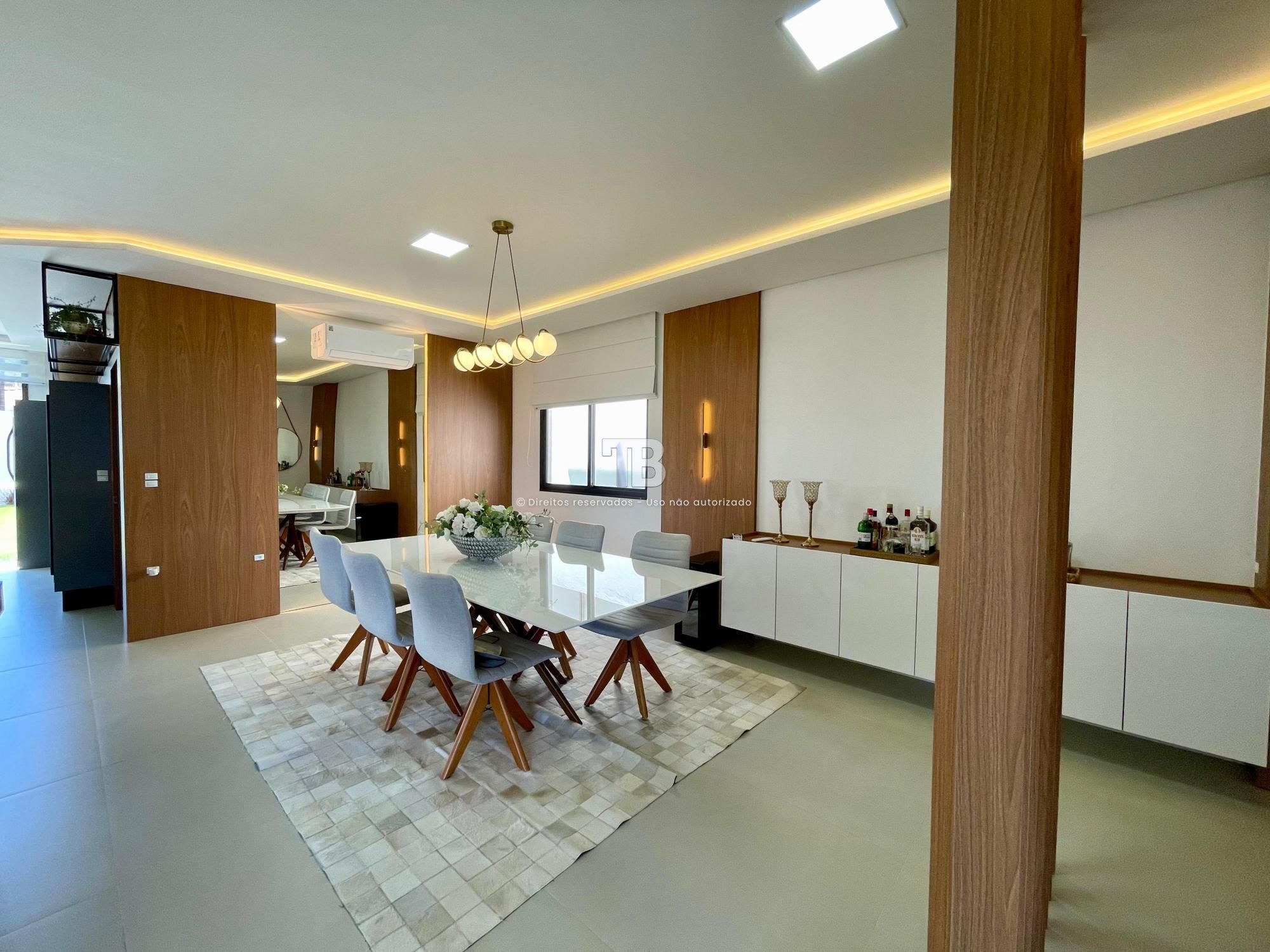 Casa à Venda com 3 suítes
