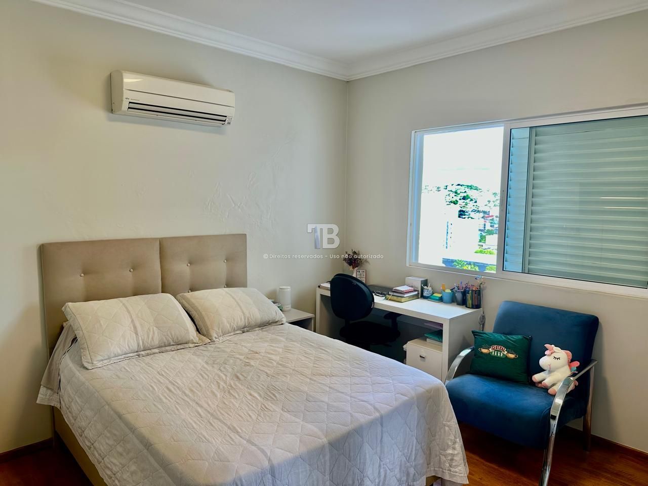 Apartamento Semimobiliado com 3 suítes