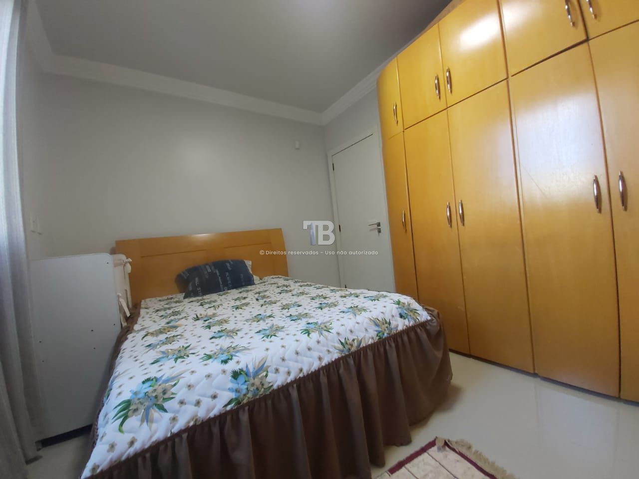 Casa semimobiliada com 4 quartos