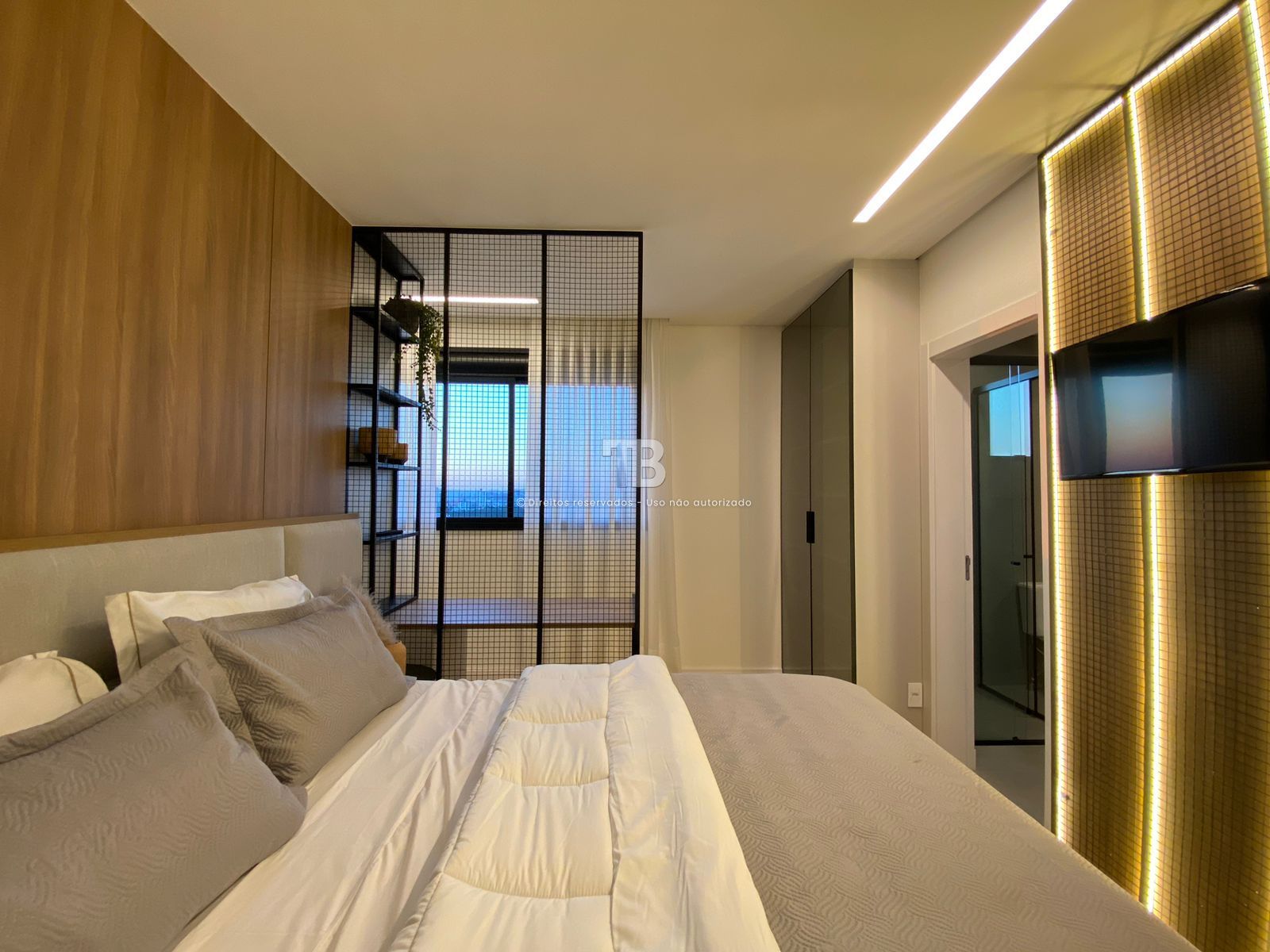 4166 – Apartamento Mobiliado no Centro: 3 Suítes e Vista Panorâmica
