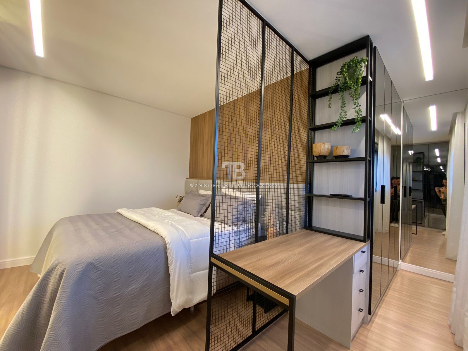 4166 – Apartamento Mobiliado no Centro: 3 Suítes e Vista Panorâmica