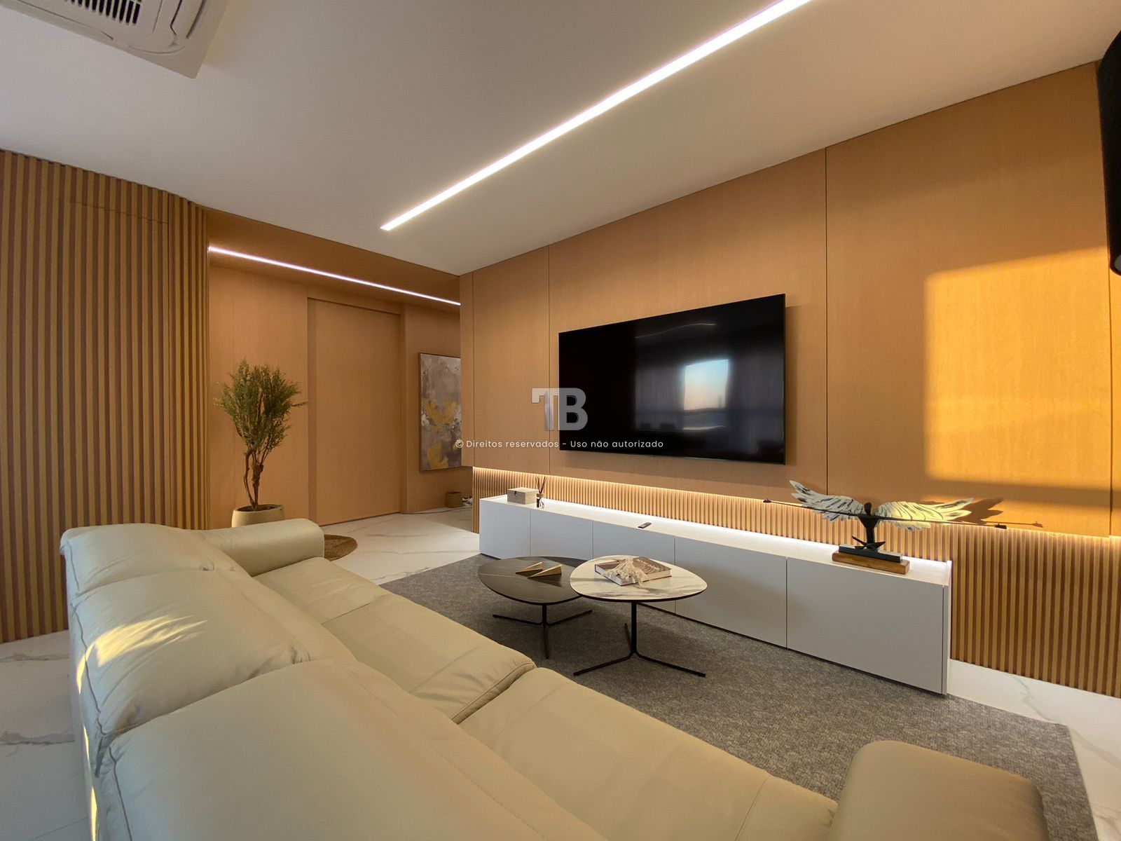 4166 – Apartamento Mobiliado no Centro: 3 Suítes e Vista Panorâmica