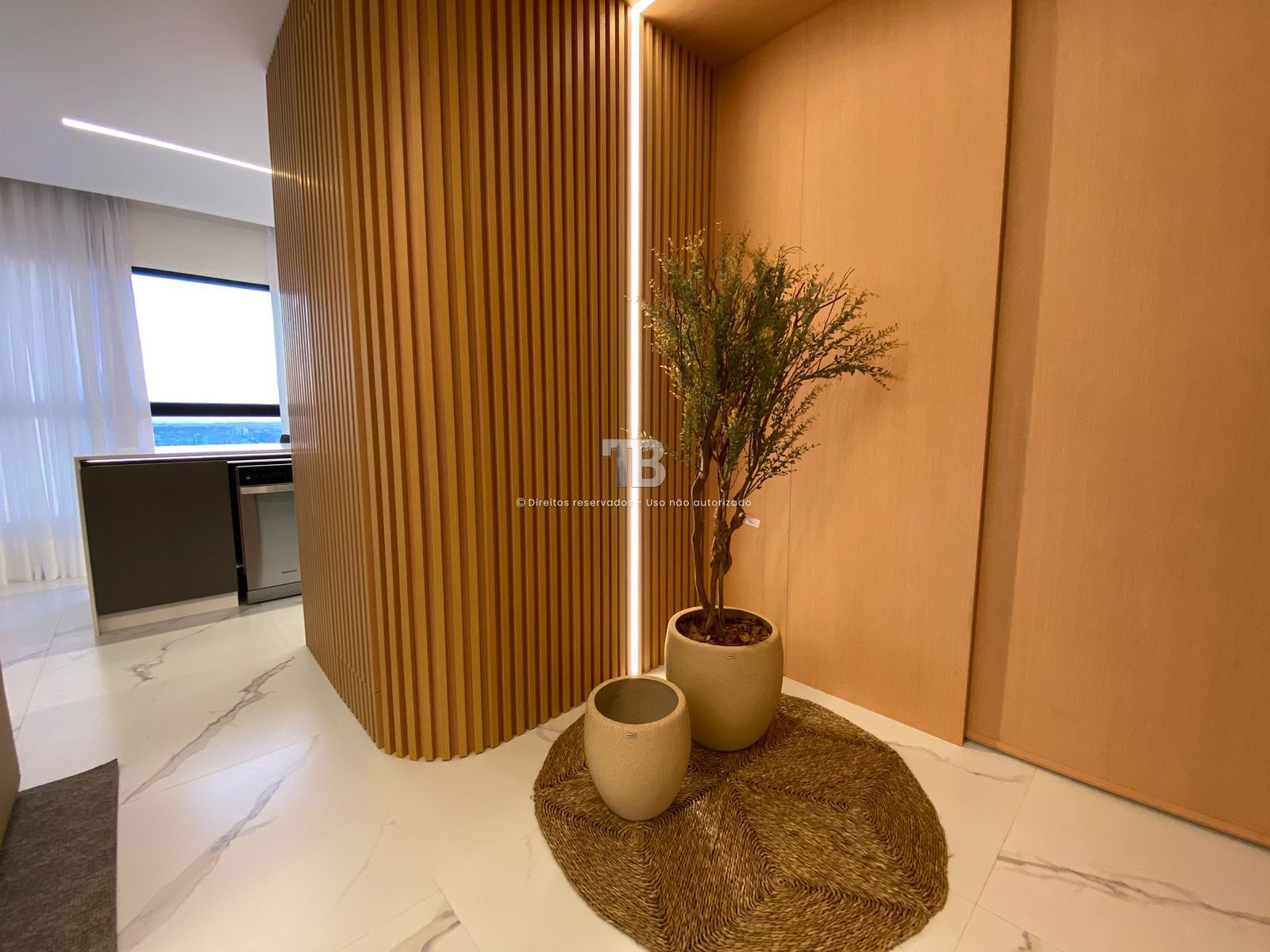 4166 – Apartamento Mobiliado no Centro: 3 Suítes e Vista Panorâmica