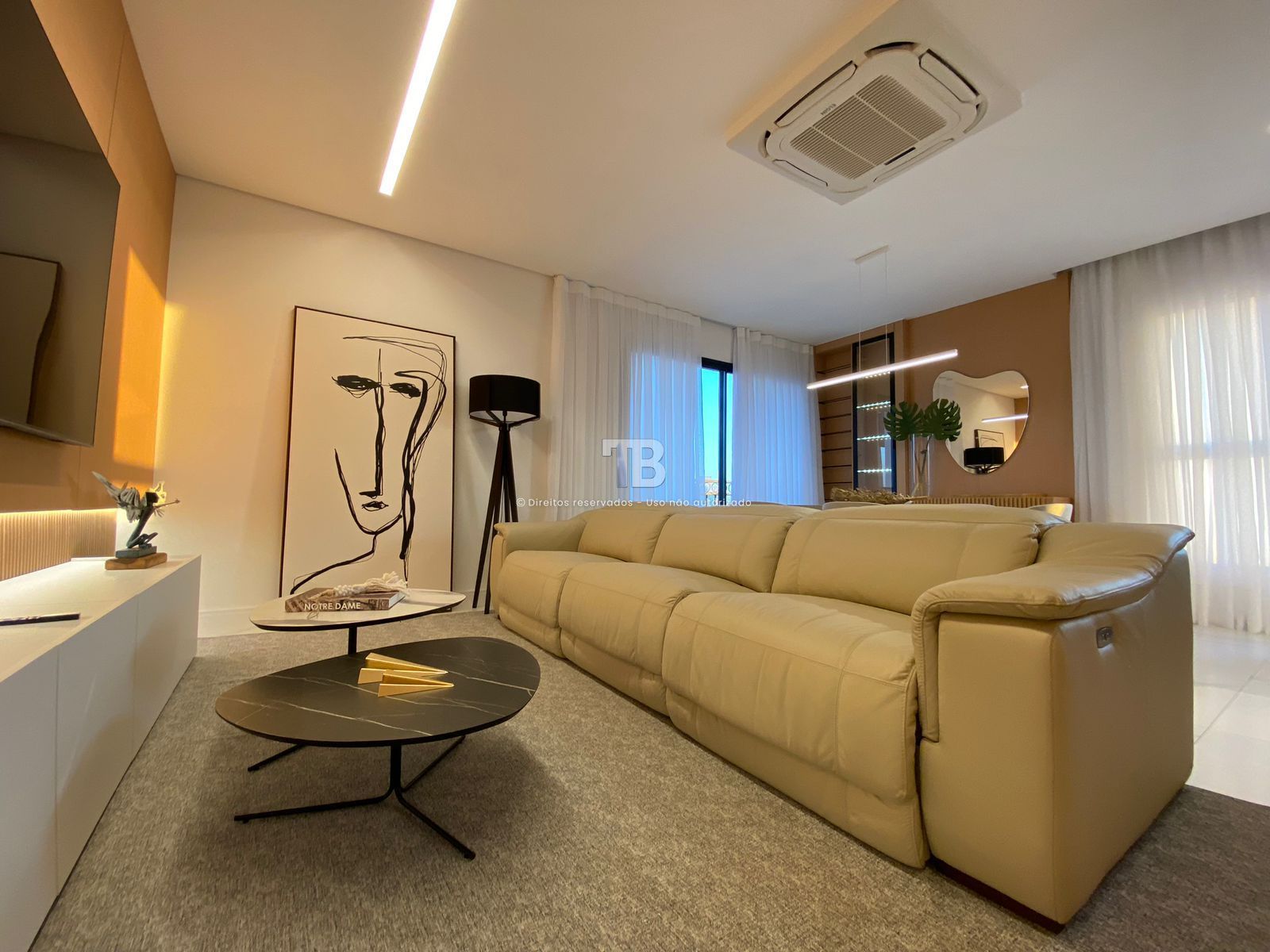 4166 – Apartamento Mobiliado no Centro: 3 Suítes e Vista Panorâmica