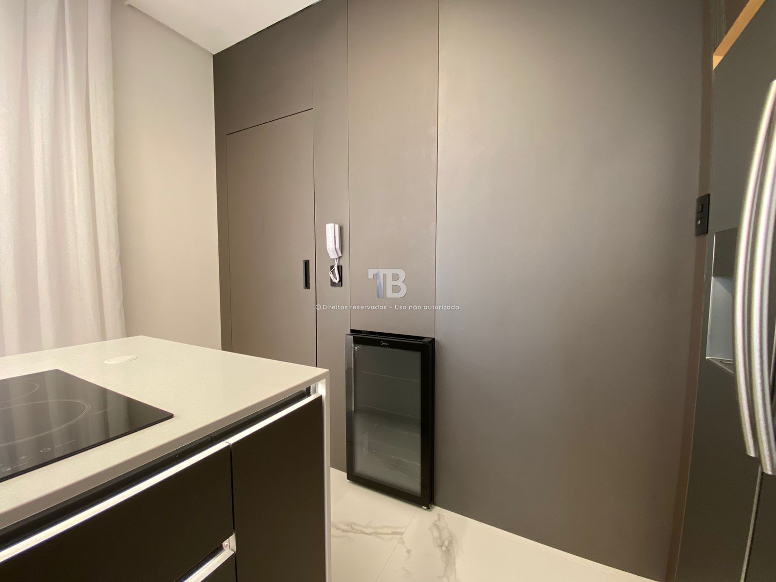 4166 – Apartamento Mobiliado no Centro: 3 Suítes e Vista Panorâmica