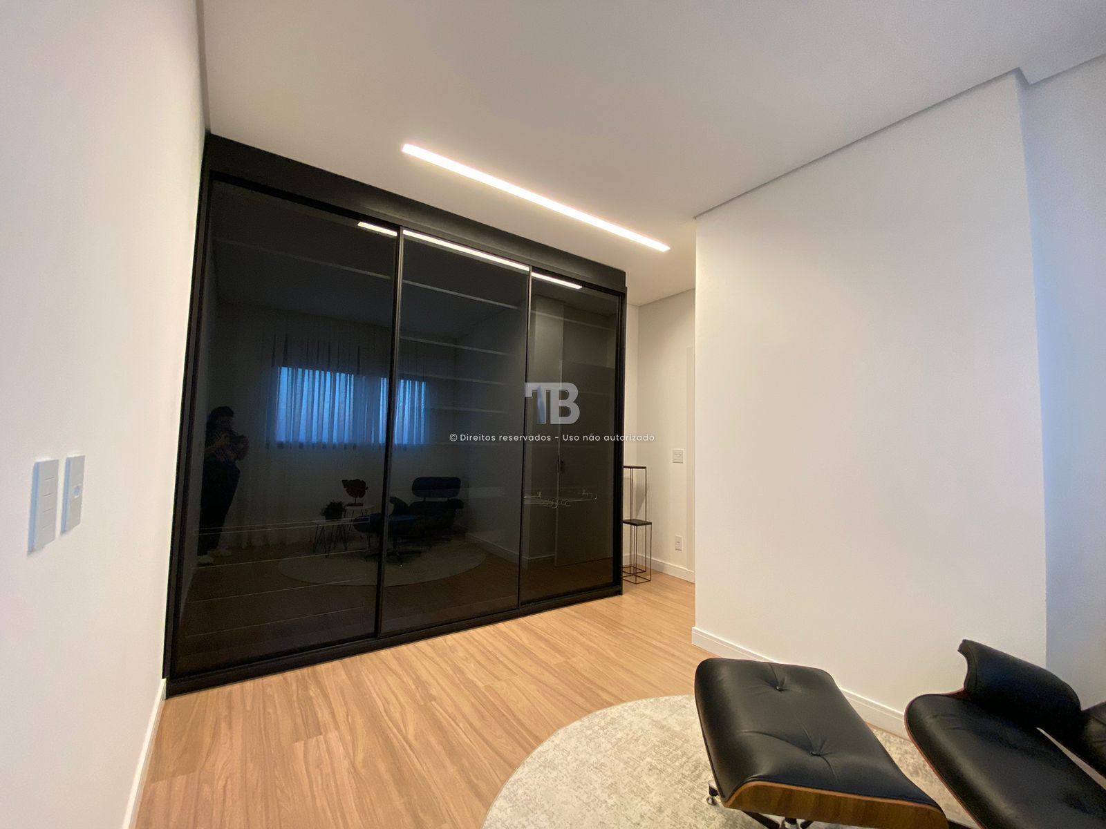 4166 – Apartamento Mobiliado no Centro: 3 Suítes e Vista Panorâmica