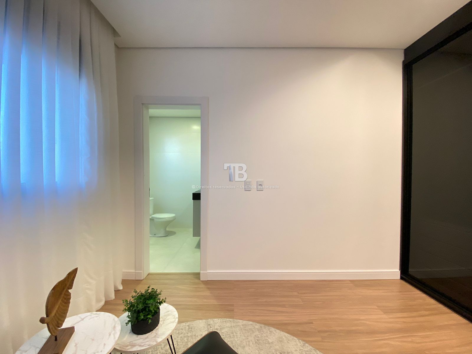 4166 – Apartamento Mobiliado no Centro: 3 Suítes e Vista Panorâmica