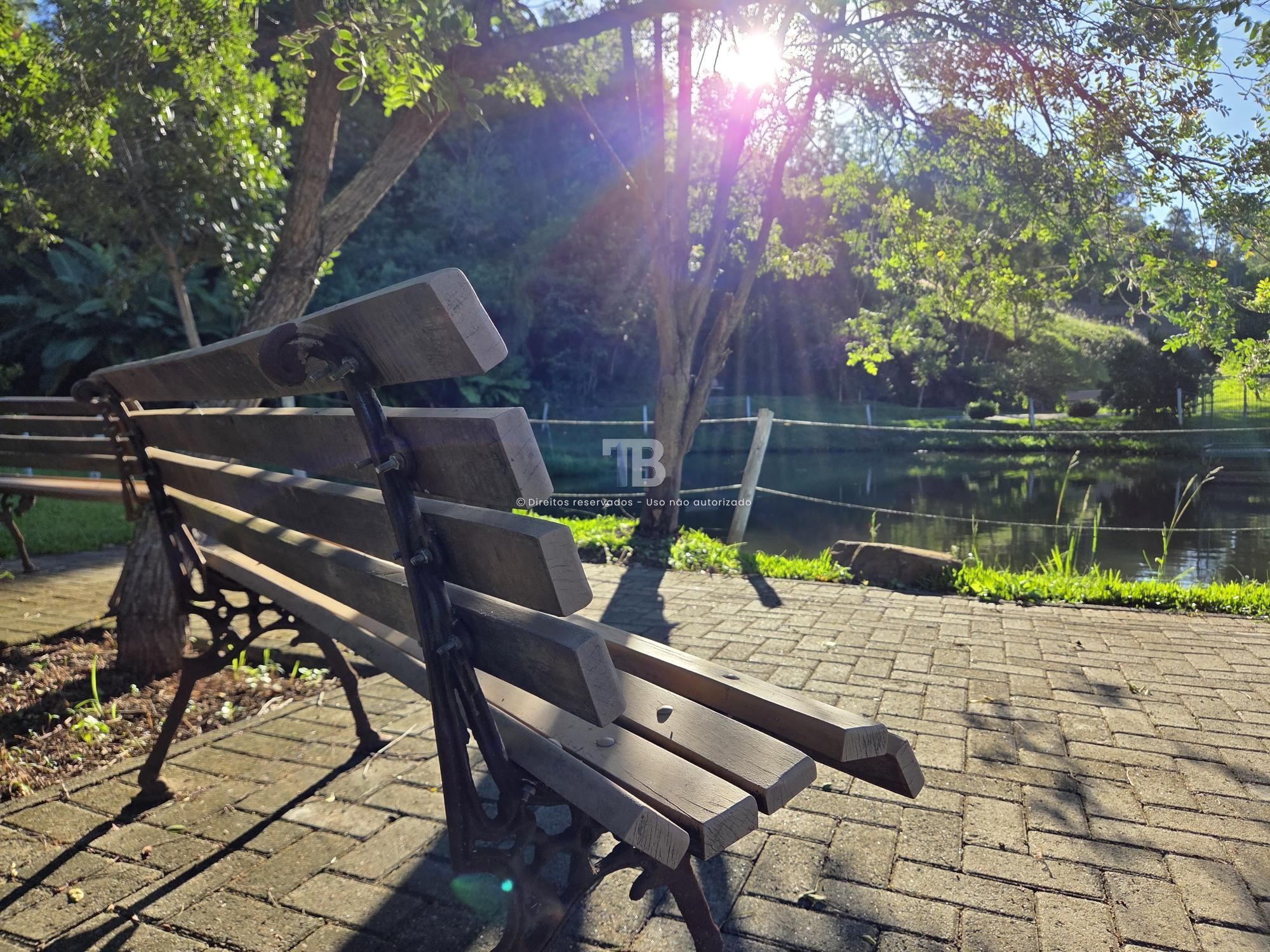 Terreno em Condomínio Fechado