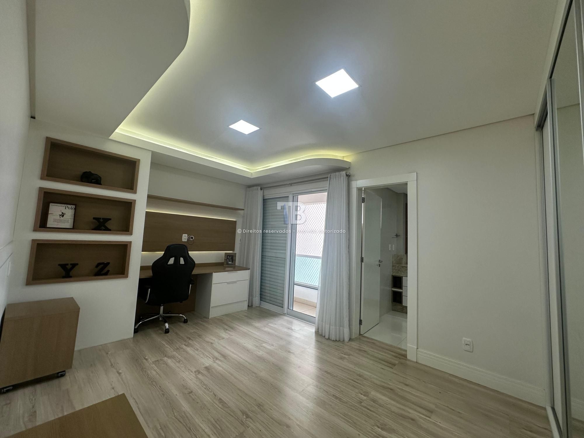 Apartamento de 3 Suítes, Centro