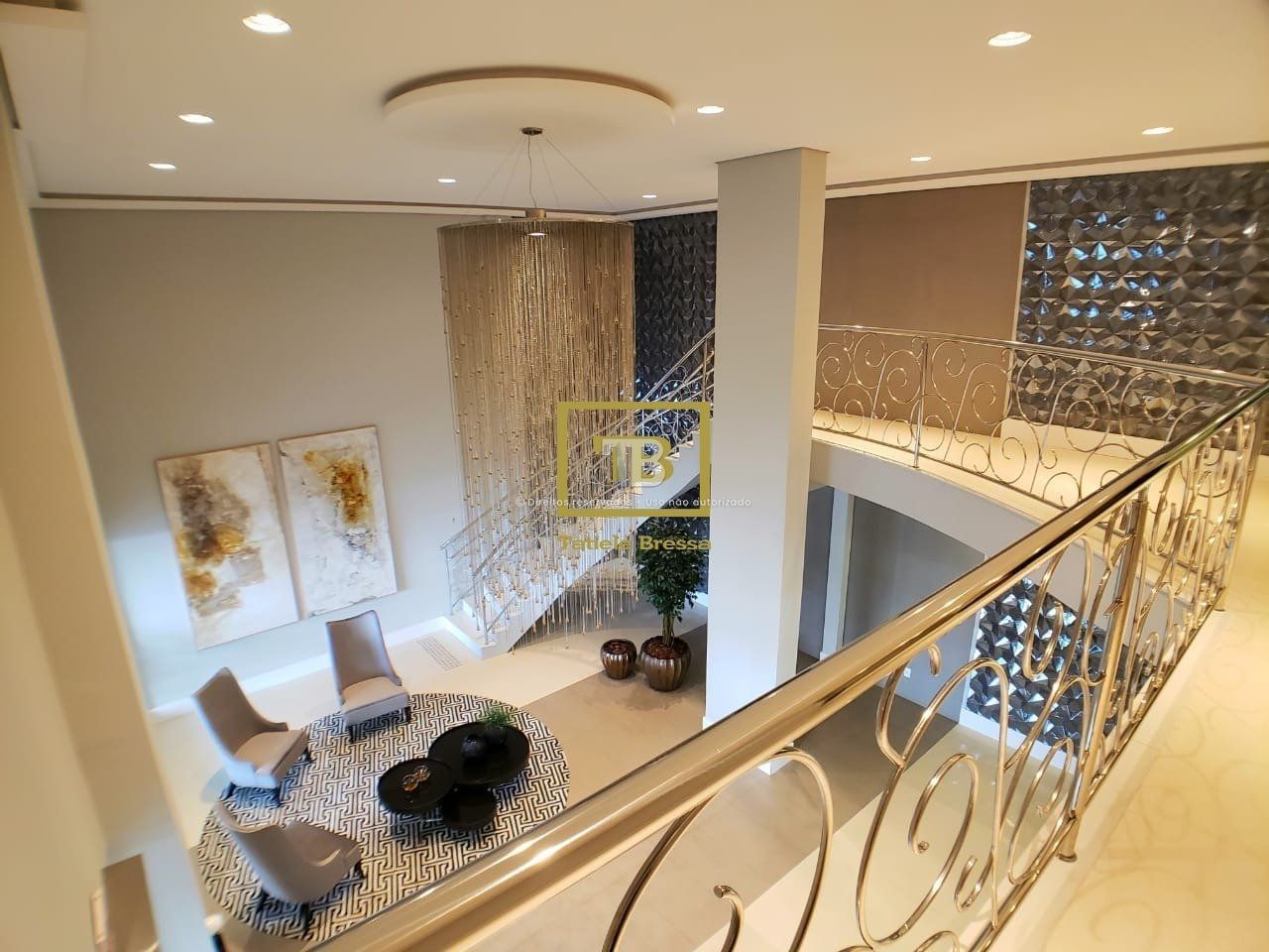 Apartamento Luxuoso com Piscina no Centro