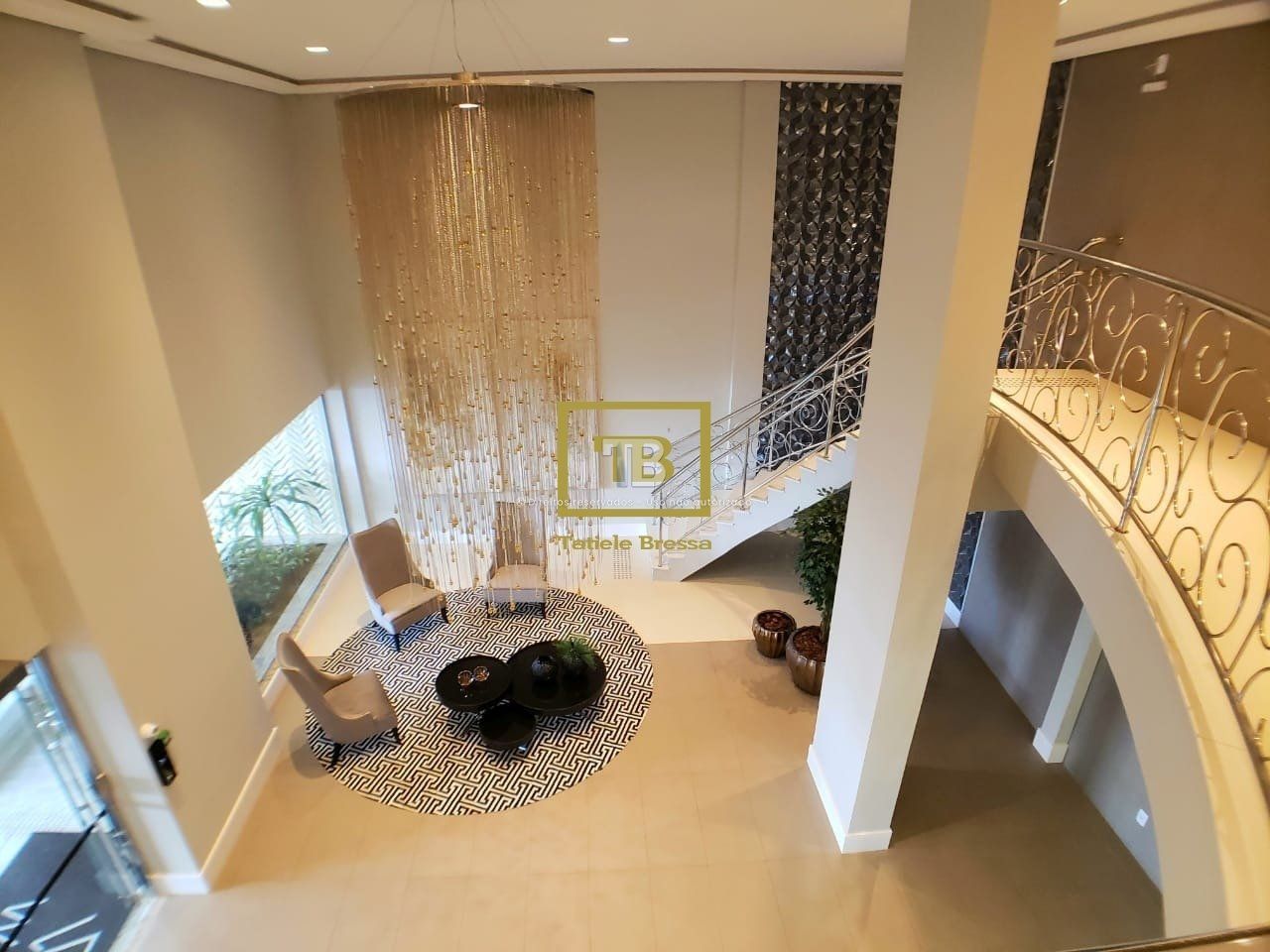 Apartamento Luxuoso com Piscina no Centro