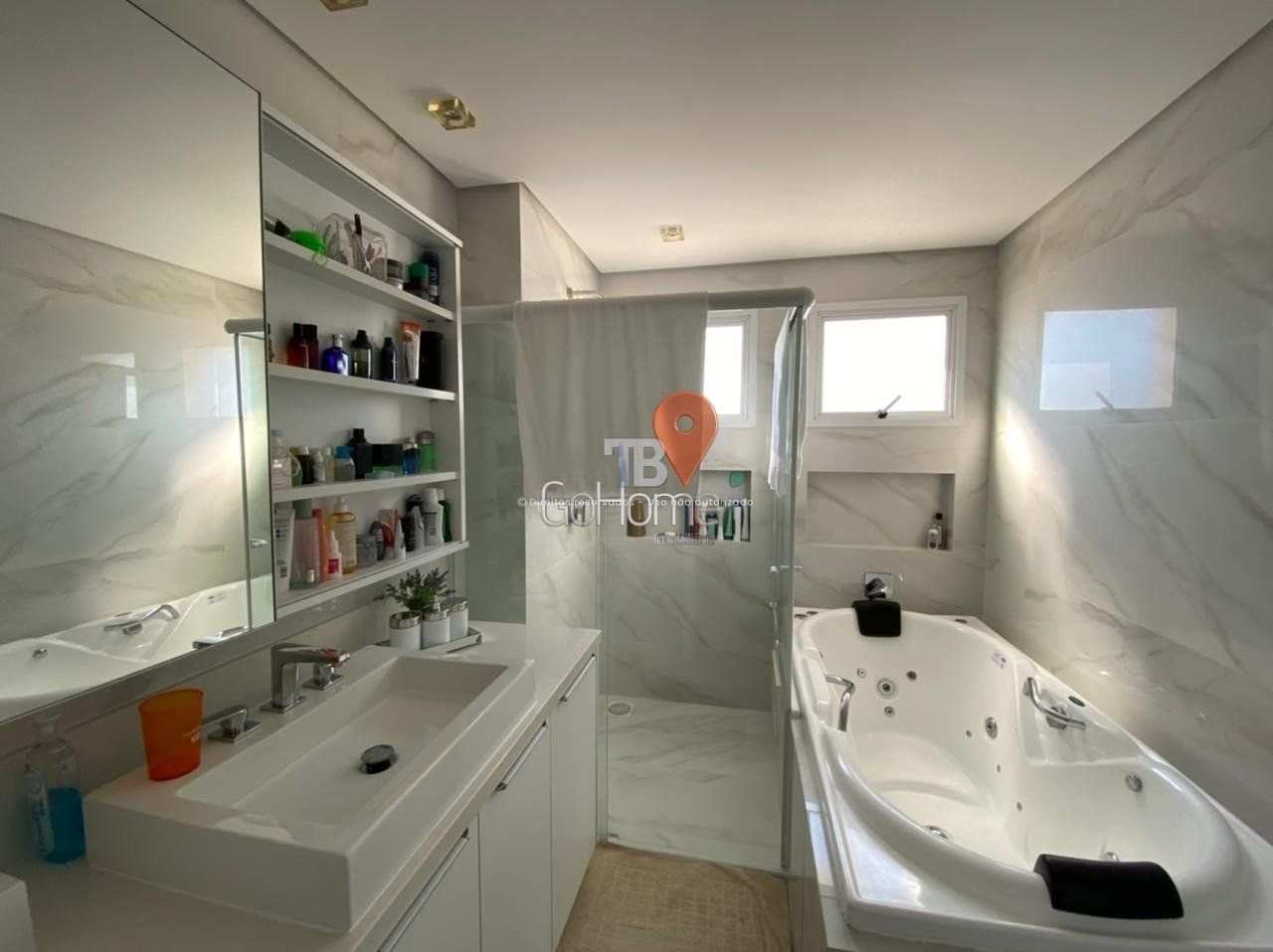 Mobiliado, Suíte Master e Ampla Área