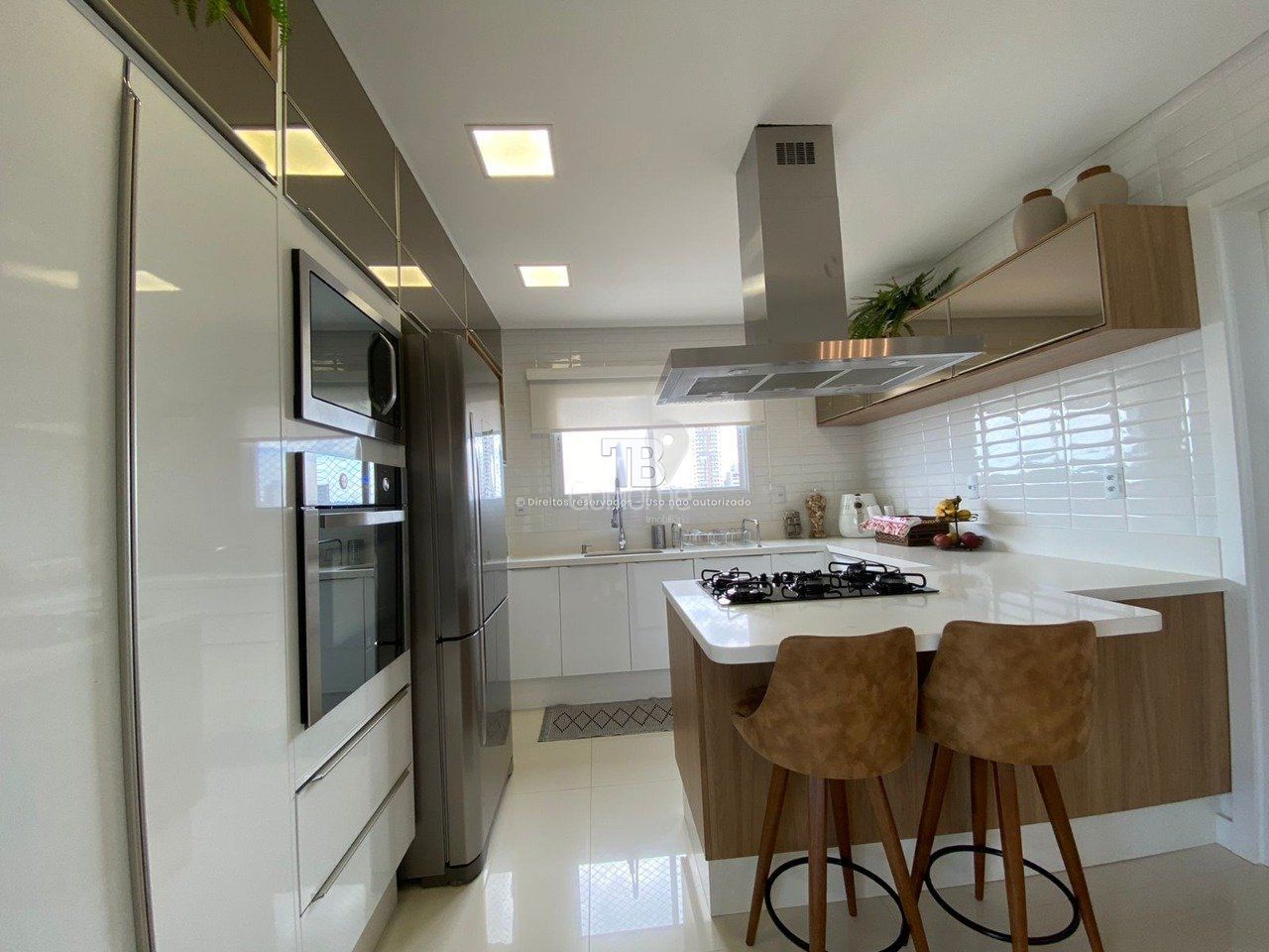 Mobiliado, Suíte Master e Ampla Área