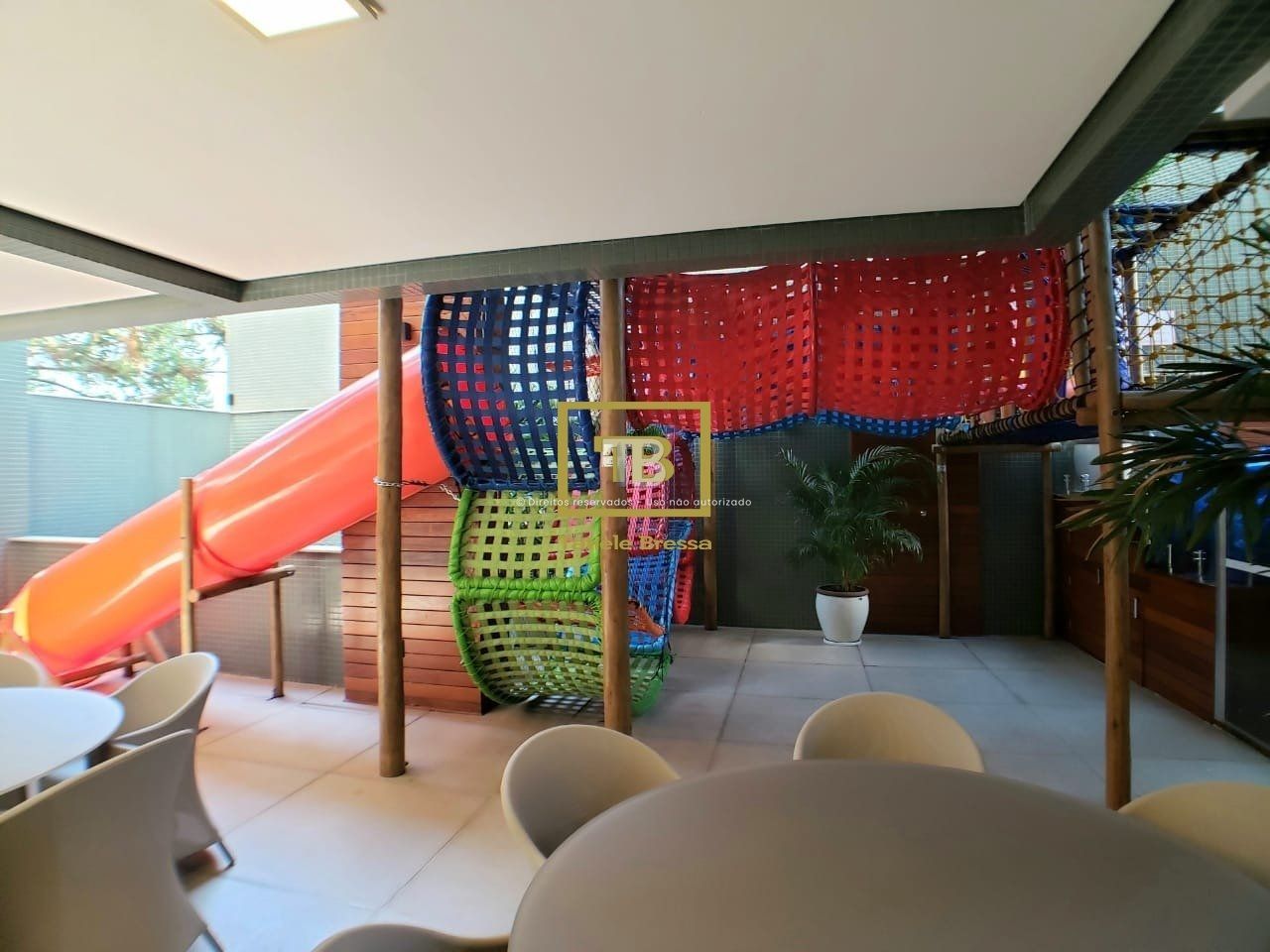 Apartamento Luxuoso com Piscina no Centro