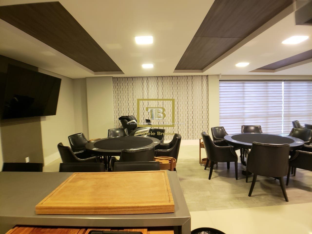 Apartamento Luxuoso com Piscina no Centro