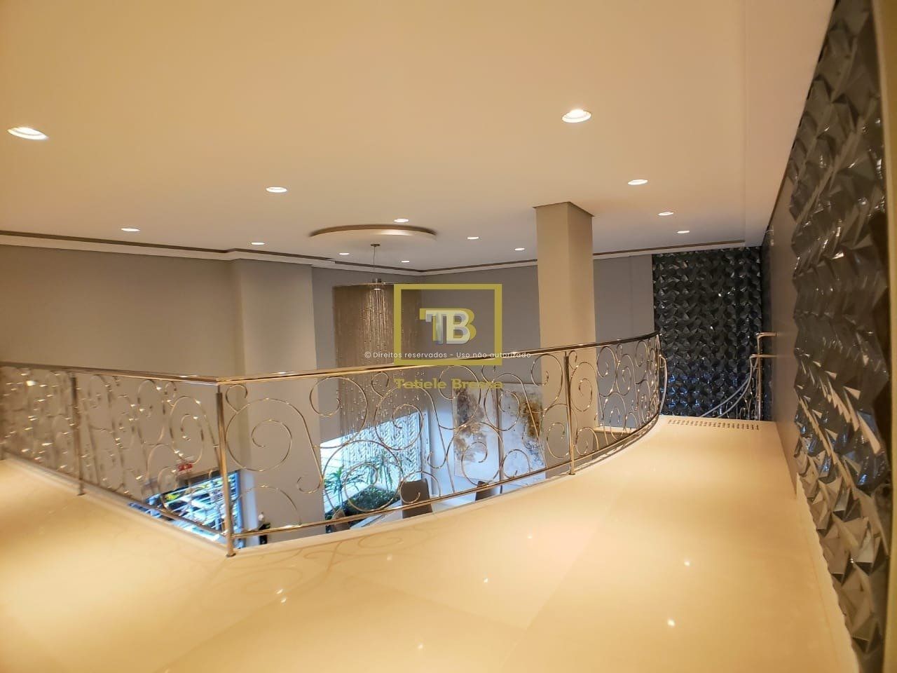 Apartamento Luxuoso com Piscina no Centro