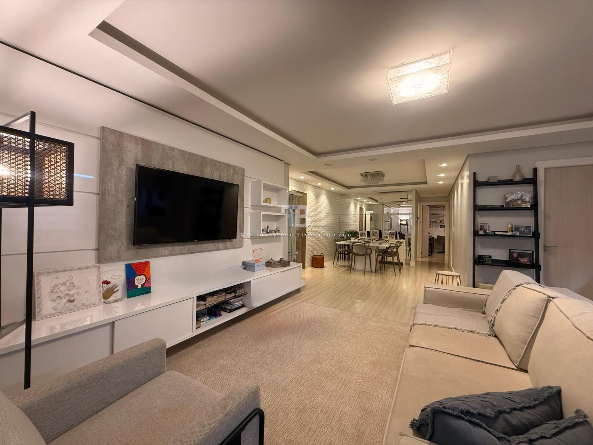 Apartamento Semimobiliado com 3 dormitórios