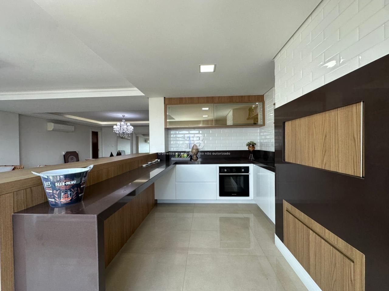 Apartamento de 3 Suítes, Centro