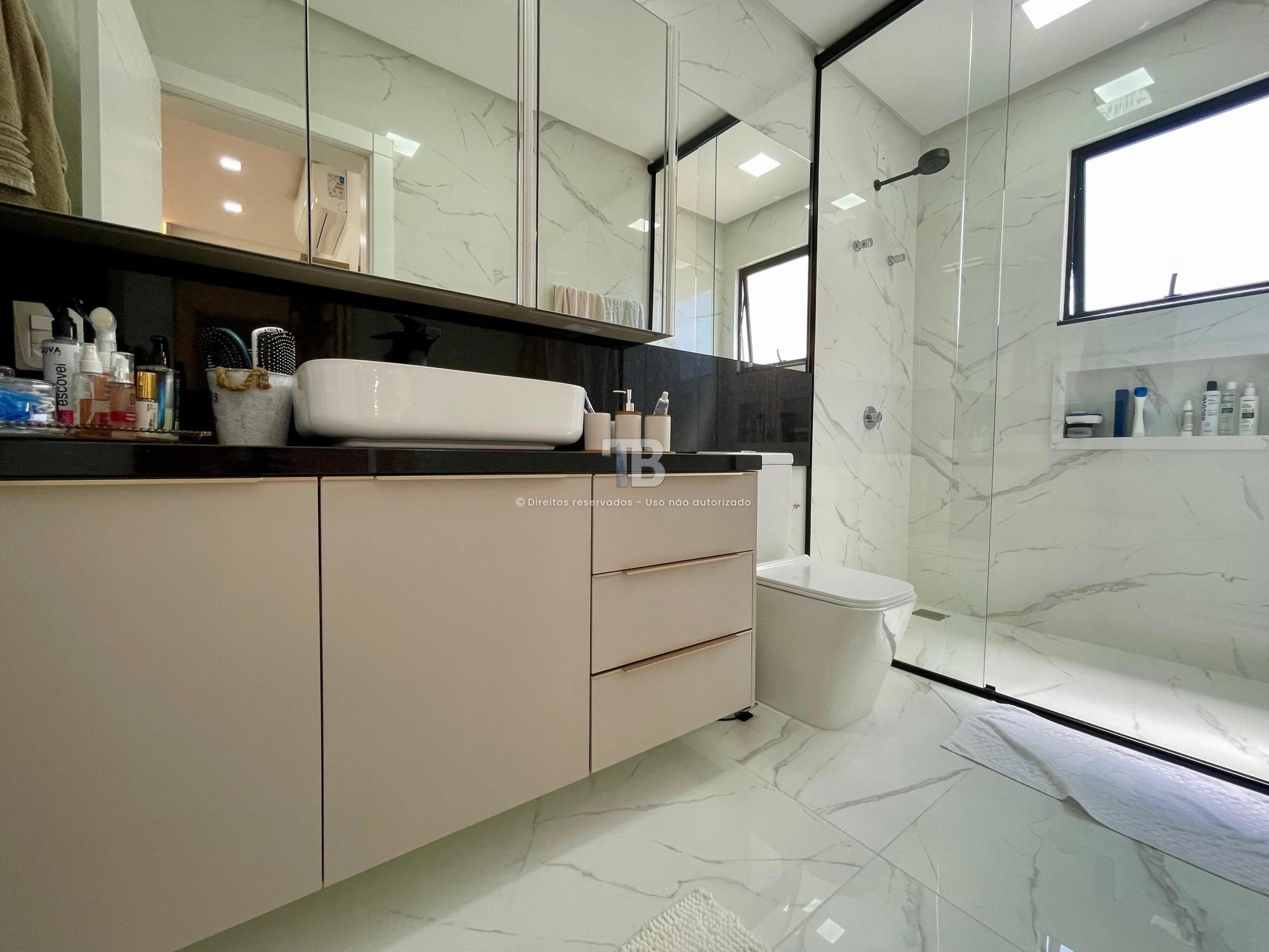 Casa à Venda com 3 suítes