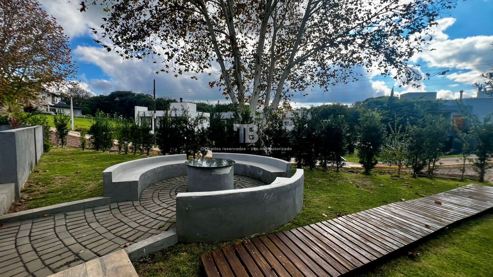 Casa em Condomínio Fechado Semimobiliada