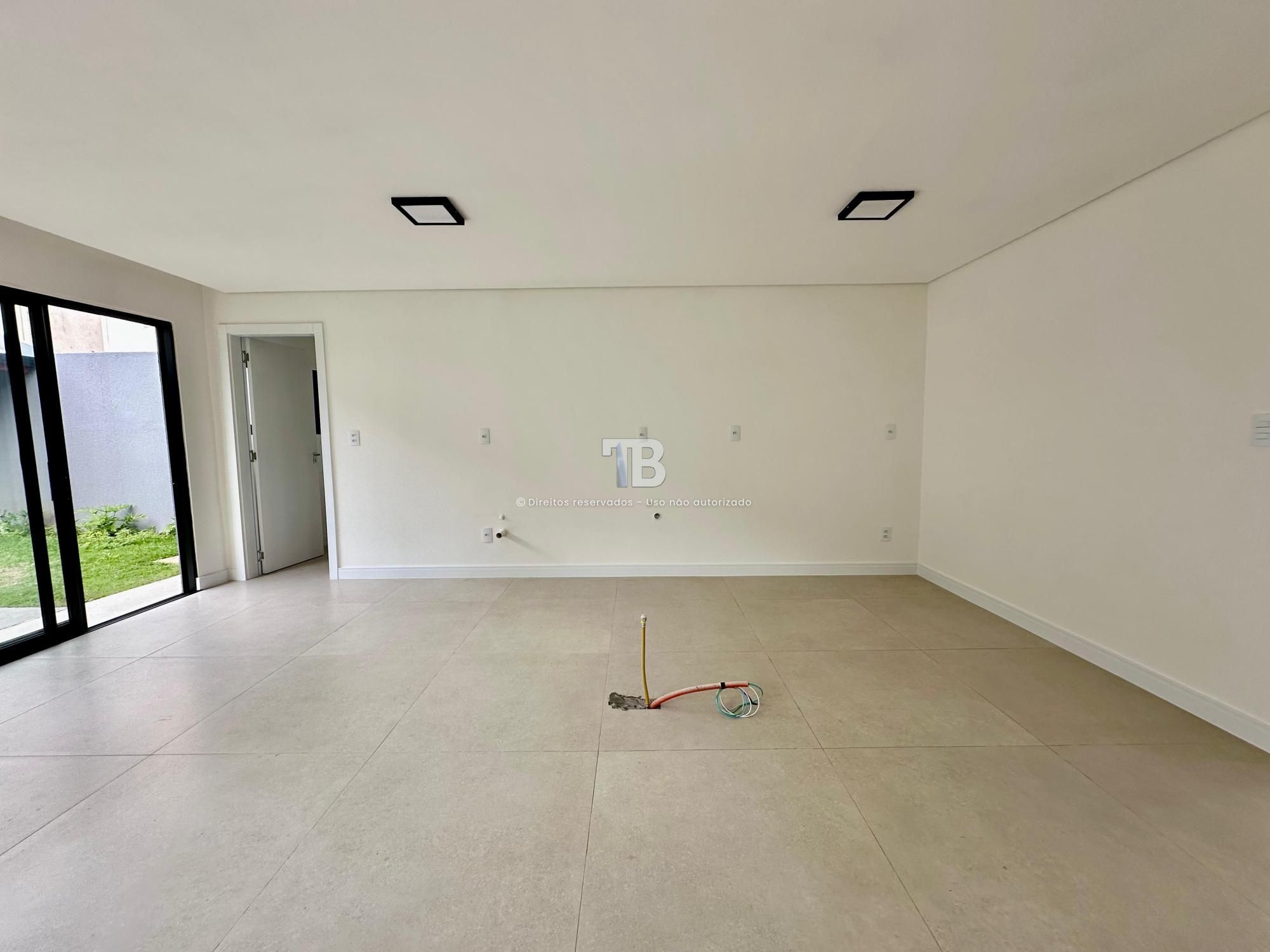 Casa com quatro dormitórios, sendo duas suítes à venda
