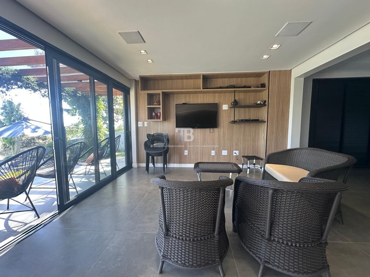 Casa Mobiliada em Condomínio Fechado