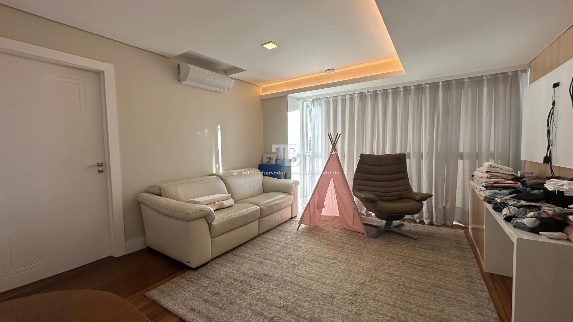 Casa de Alto Padrão Semimobiliada