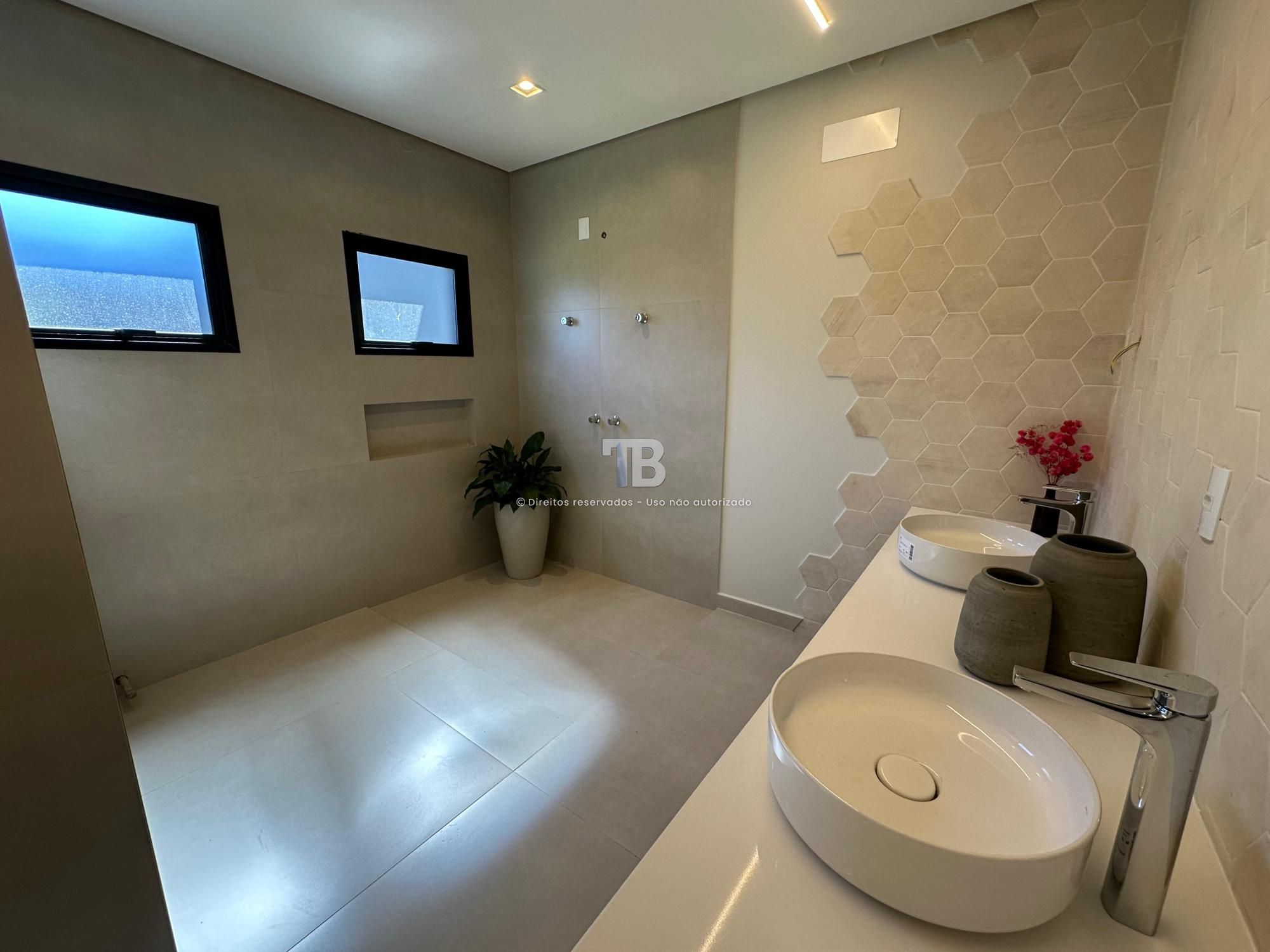 Casa Semimobiliada em Condomínio Fechado