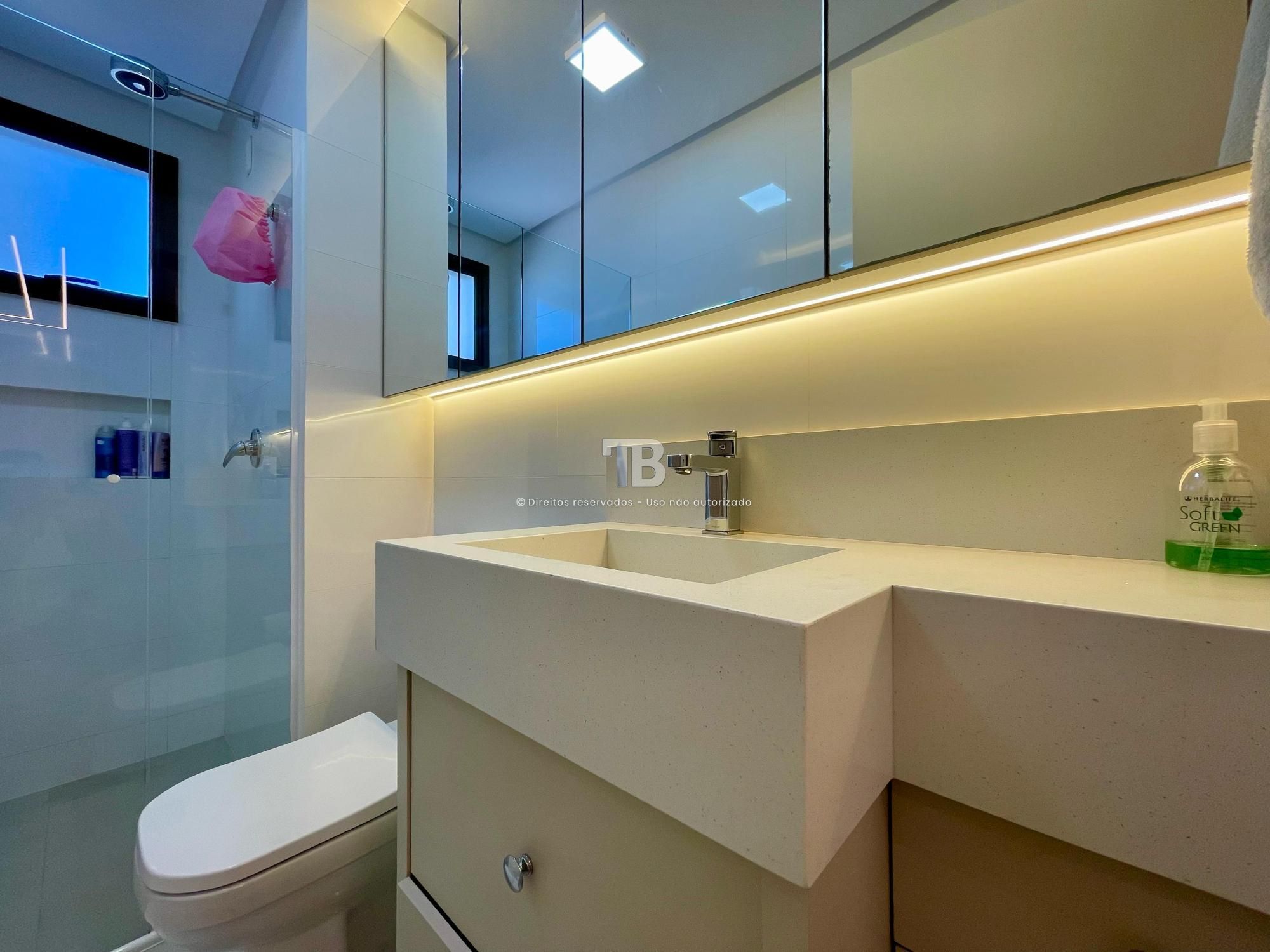 Apartamento Semimobiliado Suíte mais um Dormitório