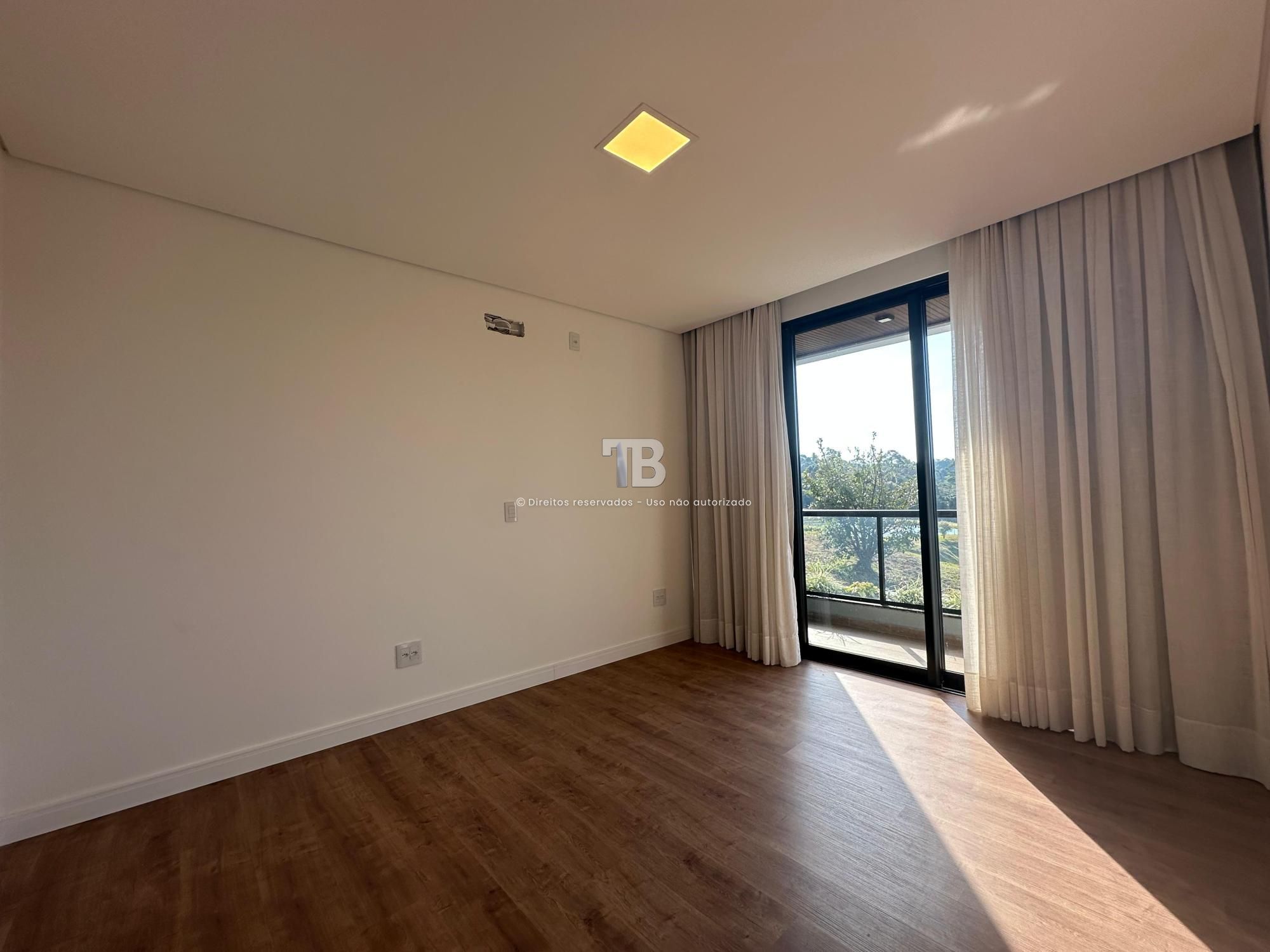Casa em Condomínio Fechado