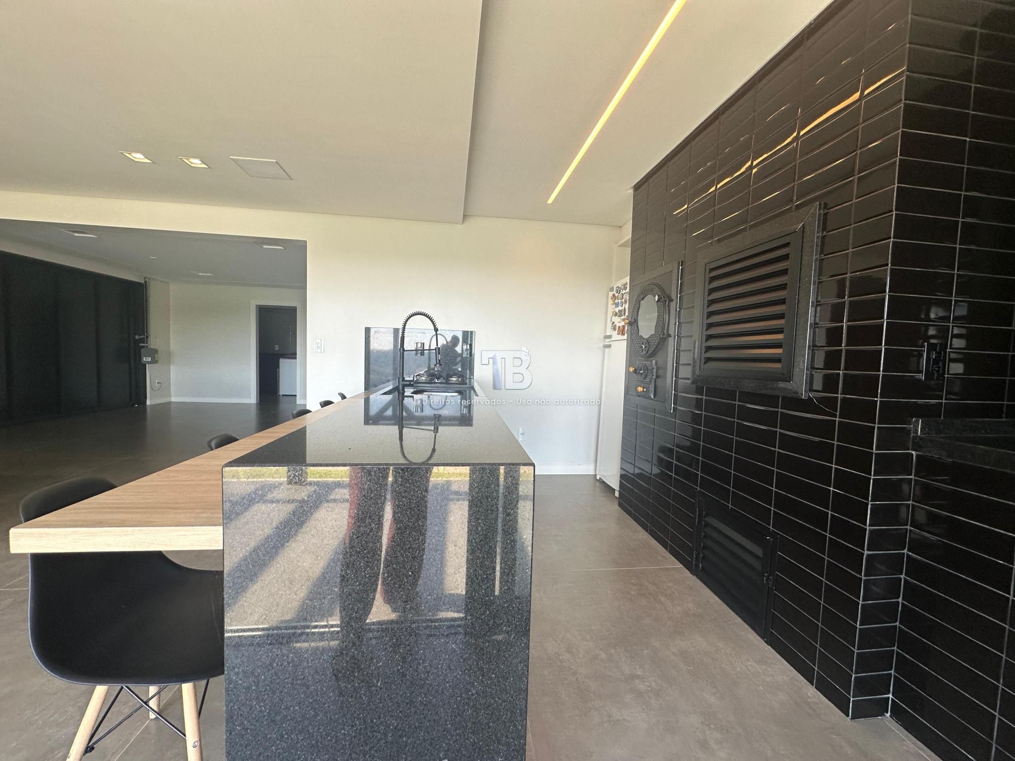 Casa Mobiliada em Condomínio Fechado