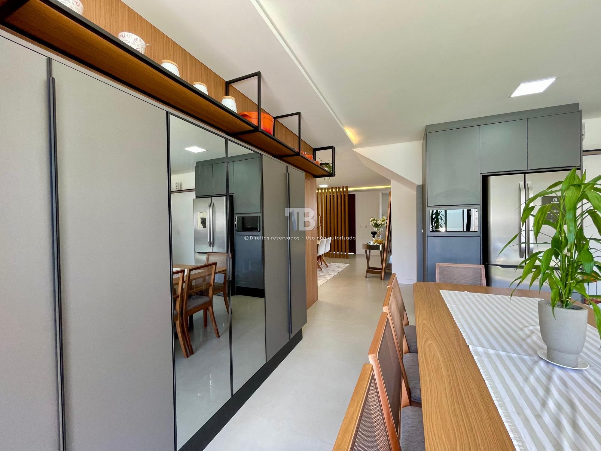 Casa à Venda com 3 suítes